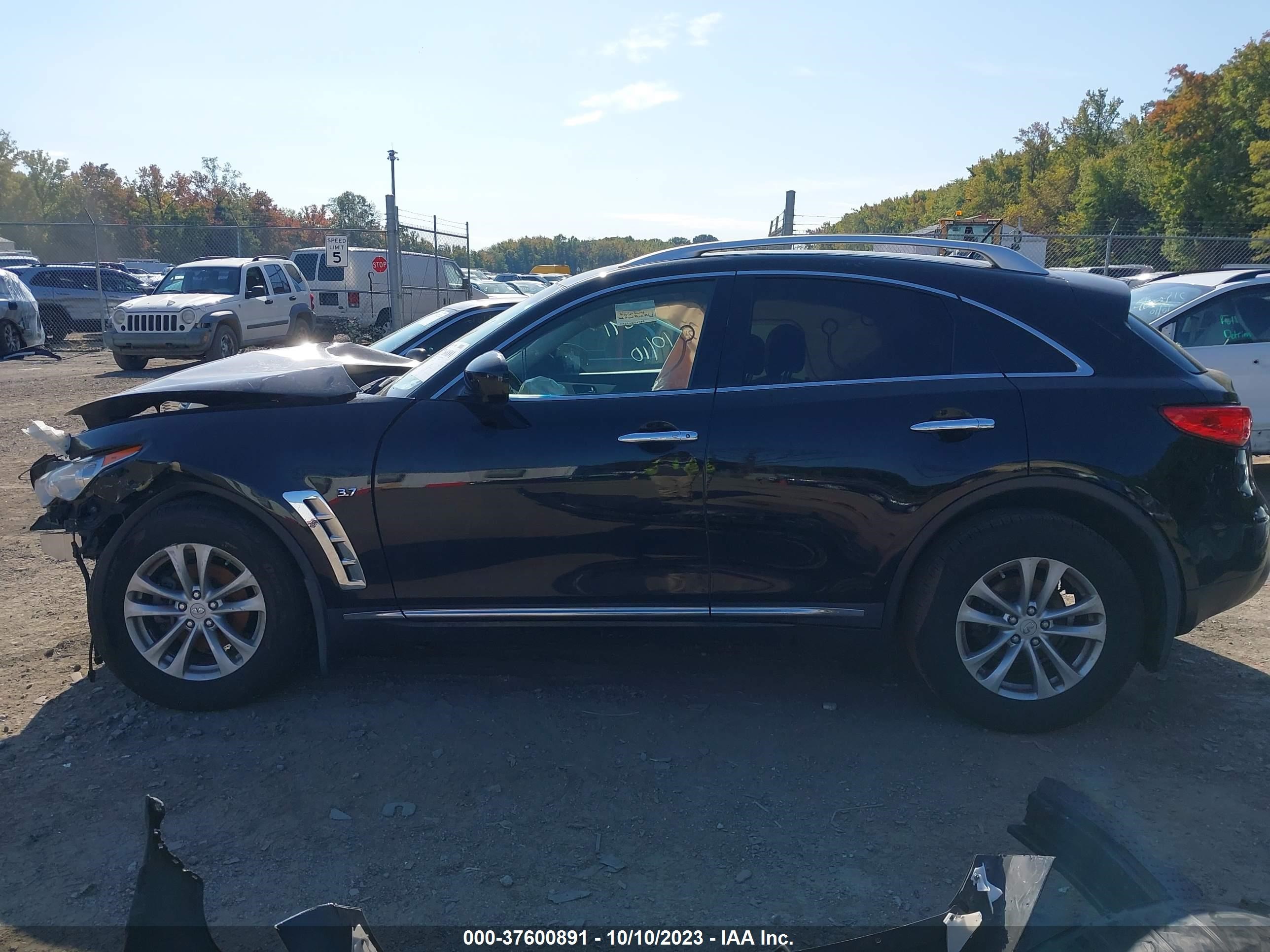 Photo 13 VIN: JN8CS1MW7GM752698 - INFINITI QX70 