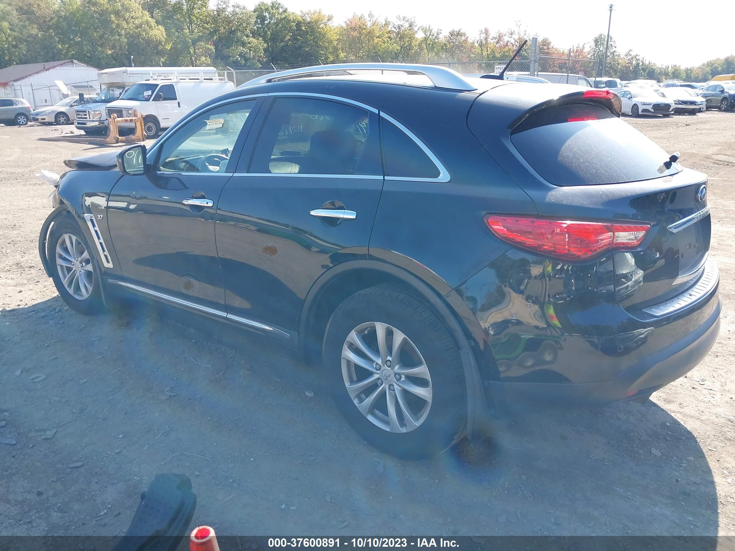 Photo 2 VIN: JN8CS1MW7GM752698 - INFINITI QX70 