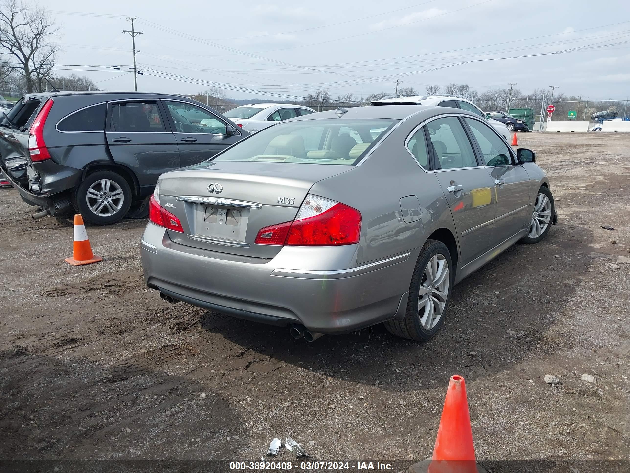 Photo 3 VIN: JNKAY01EX8M607999 - INFINITI M 