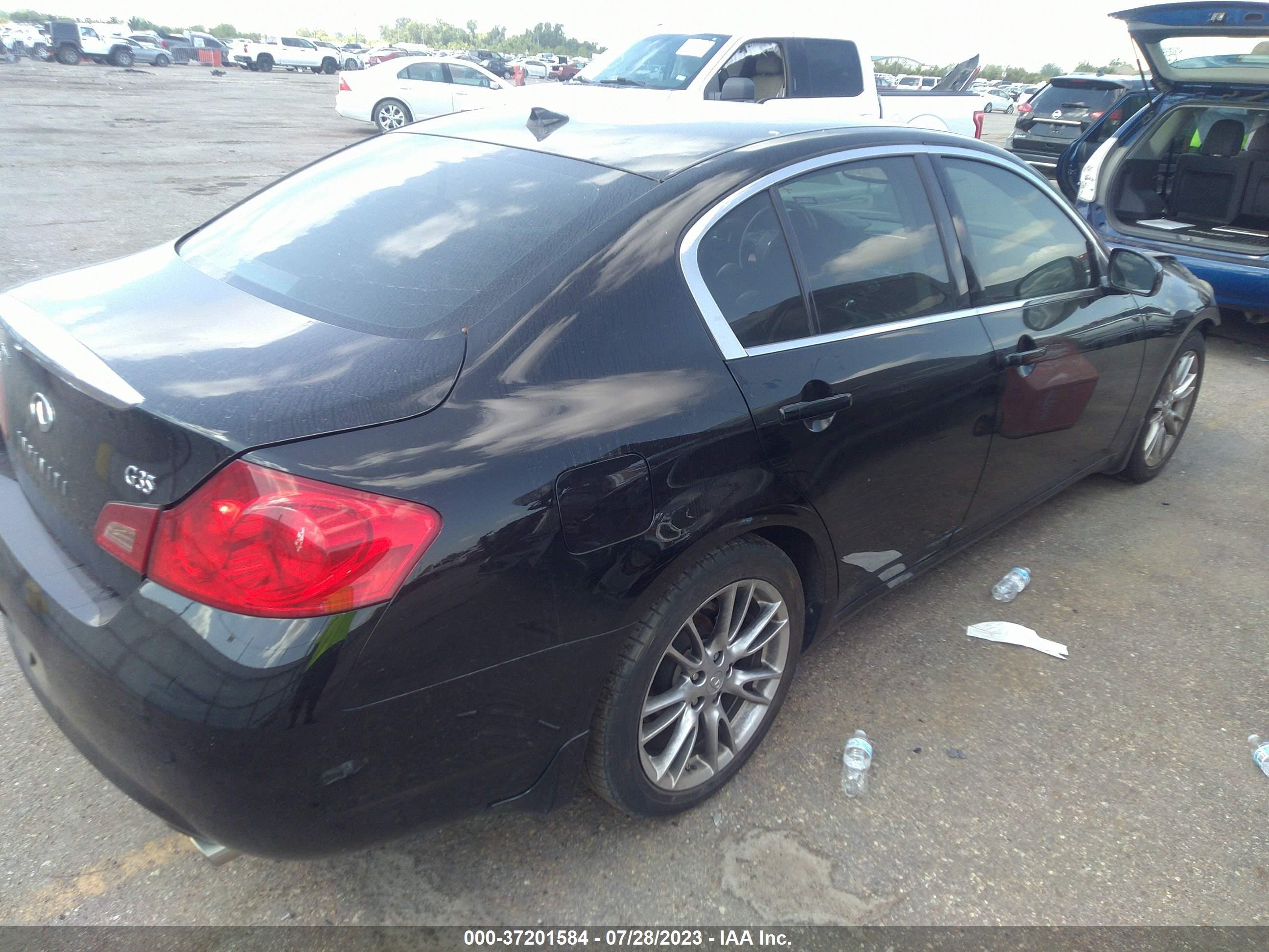 Photo 3 VIN: JNKBV61E08M213878 - INFINITI G 