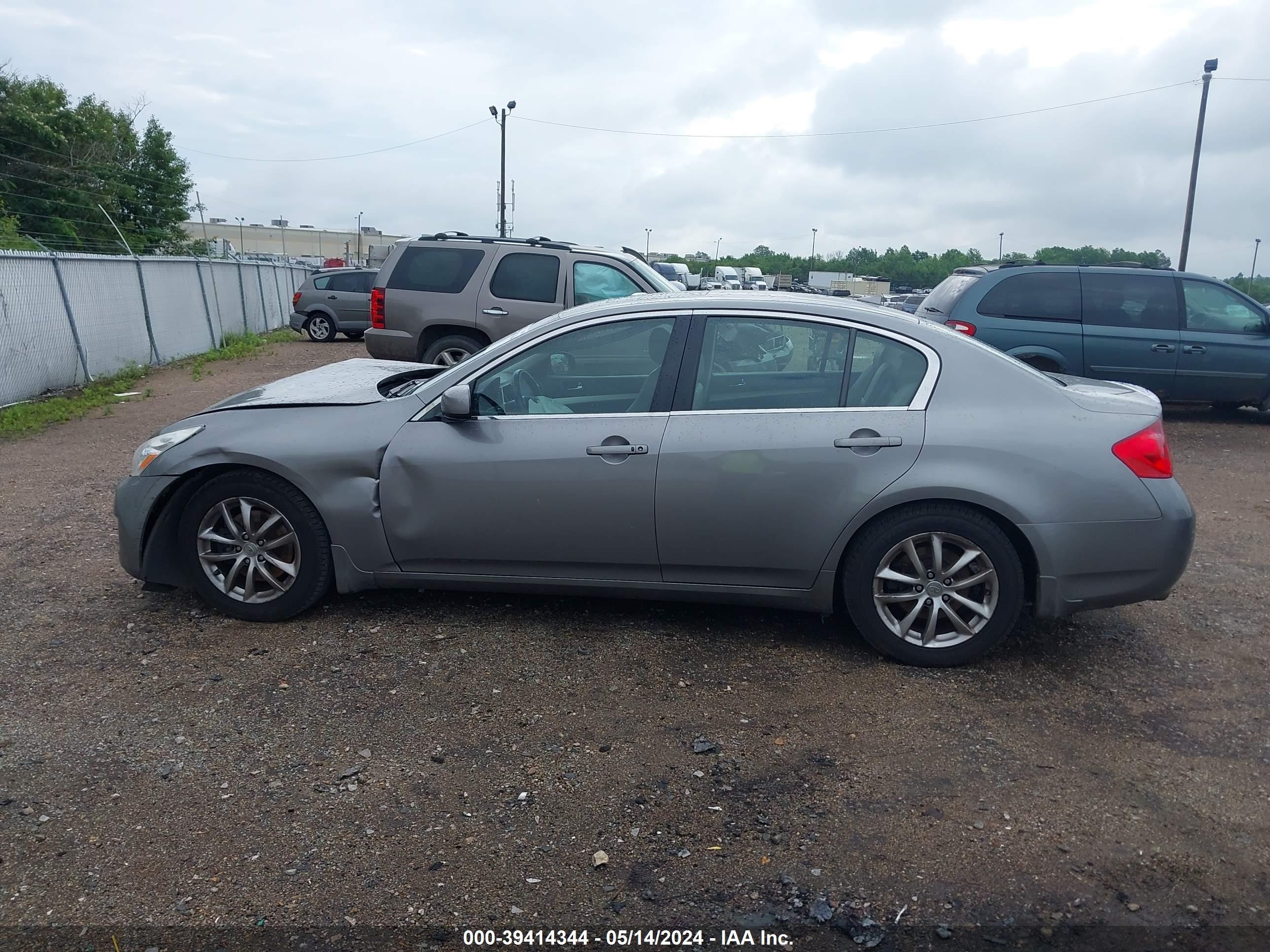 Photo 13 VIN: JNKBV61E18M207183 - INFINITI G 