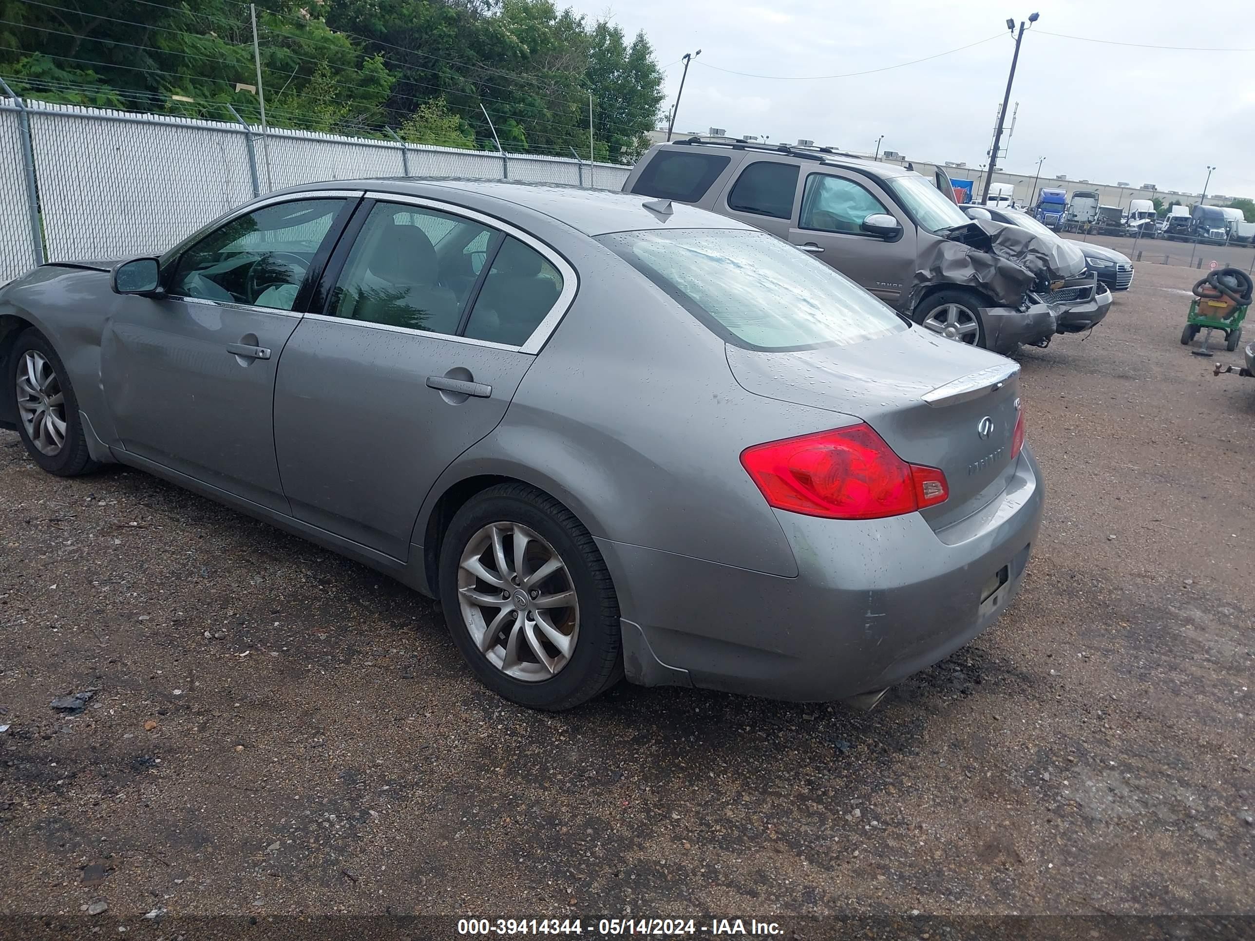 Photo 2 VIN: JNKBV61E18M207183 - INFINITI G 