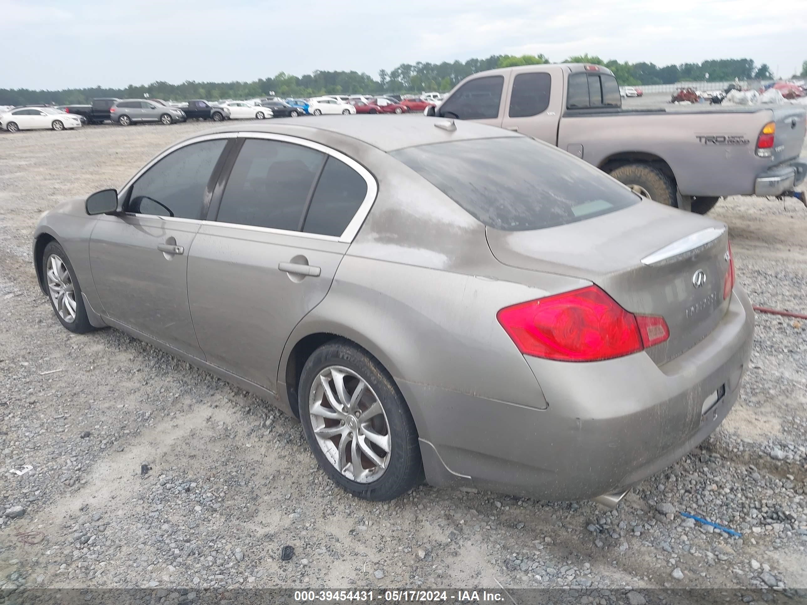 Photo 2 VIN: JNKBV61E18M209760 - INFINITI G 