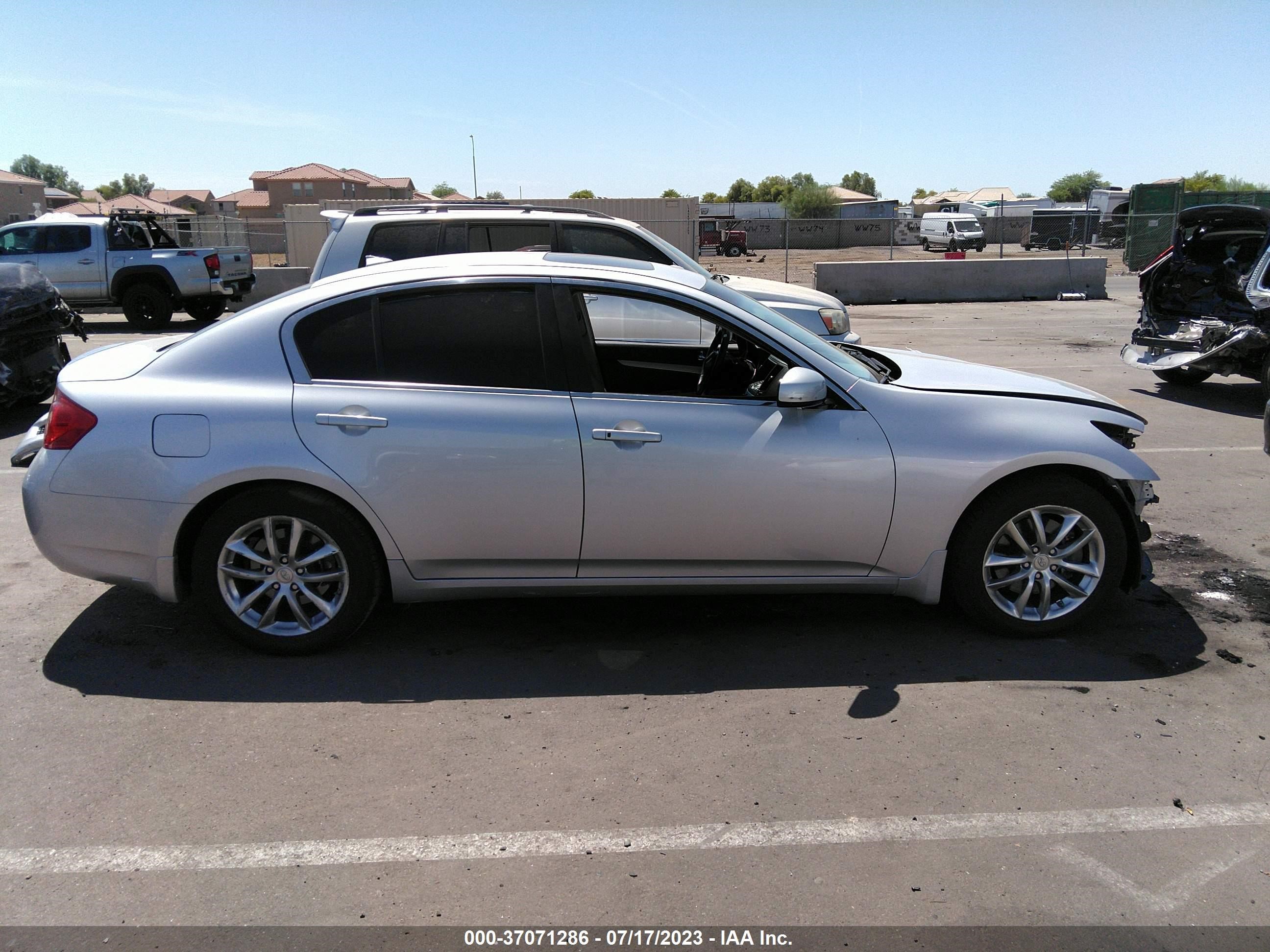 Photo 13 VIN: JNKBV61E18M228793 - INFINITI G 