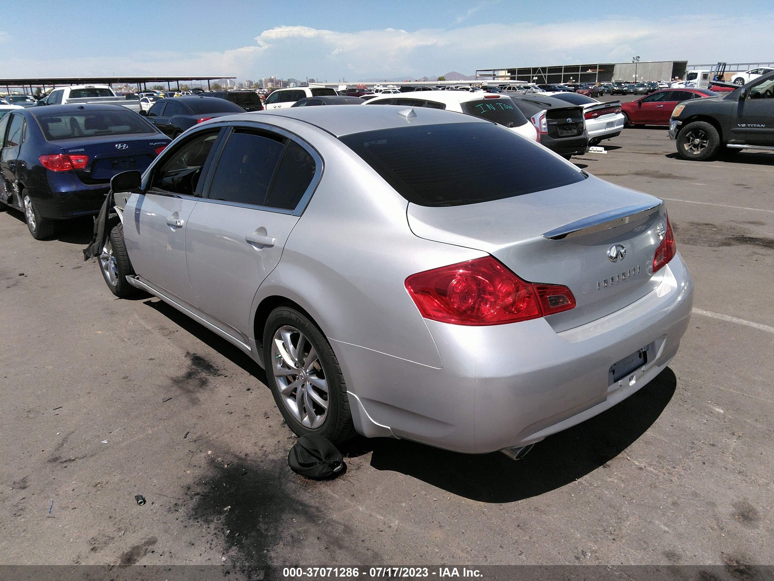 Photo 2 VIN: JNKBV61E18M228793 - INFINITI G 