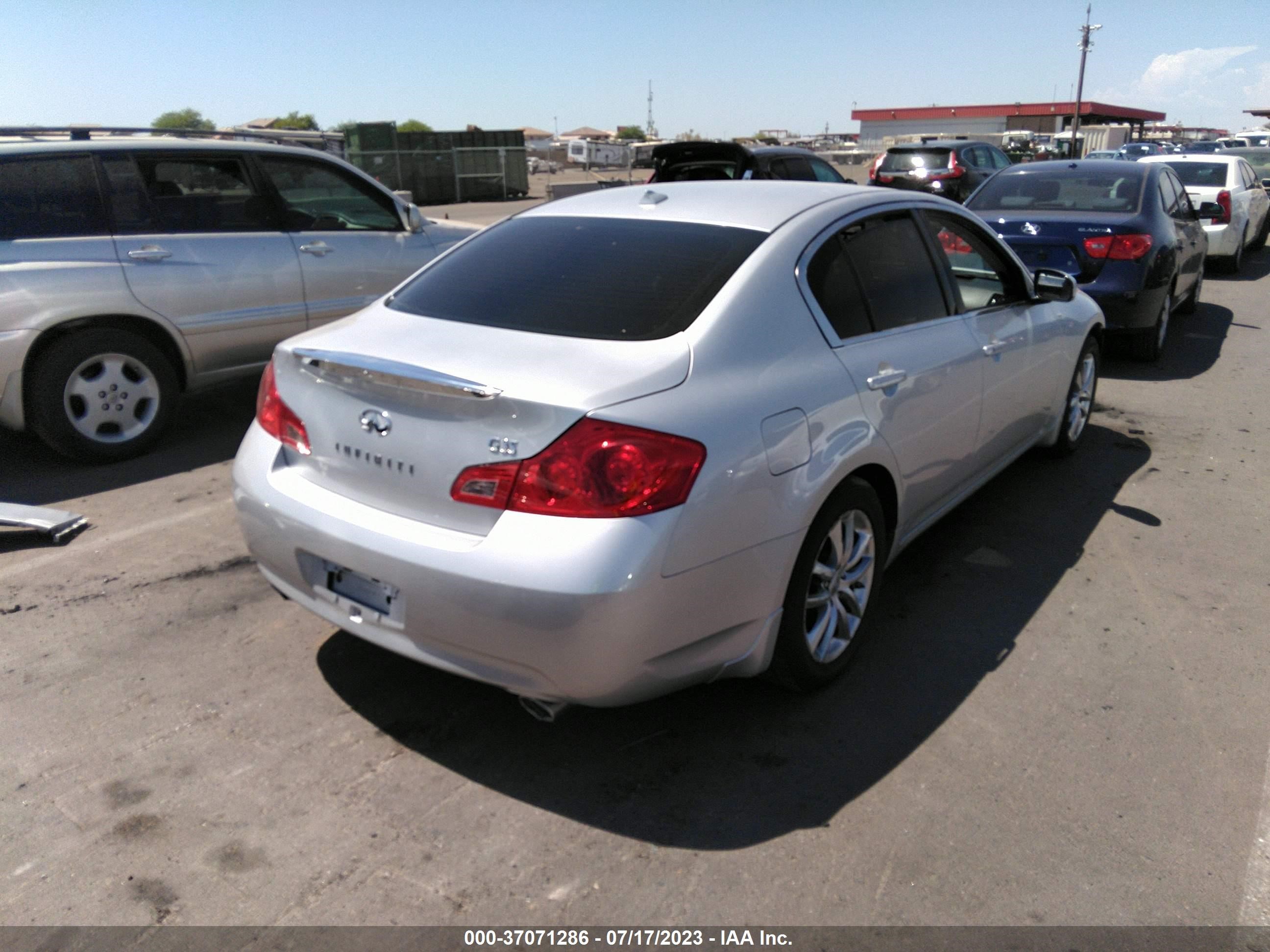 Photo 3 VIN: JNKBV61E18M228793 - INFINITI G 