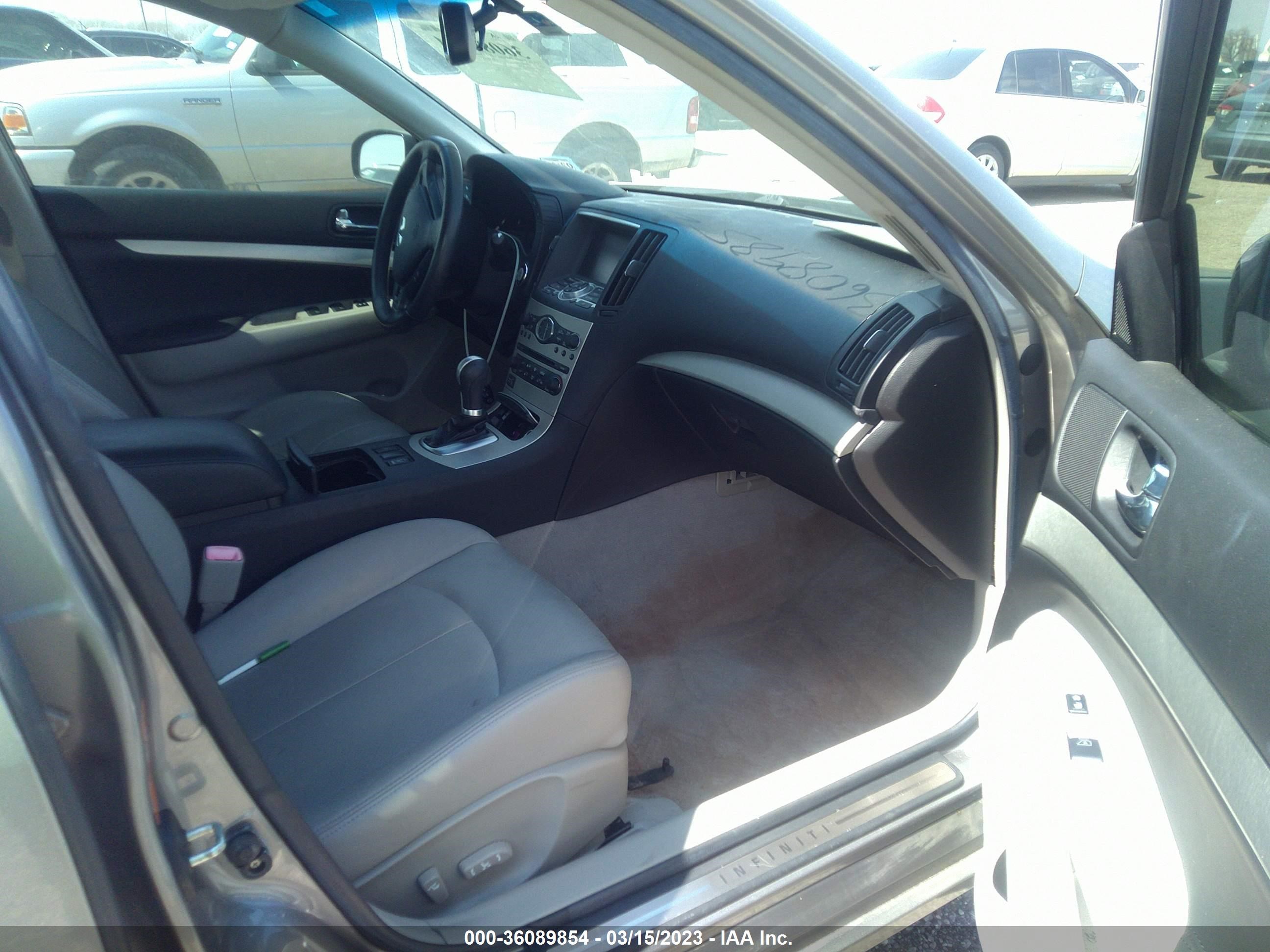 Photo 4 VIN: JNKBV61E58M216369 - INFINITI G 