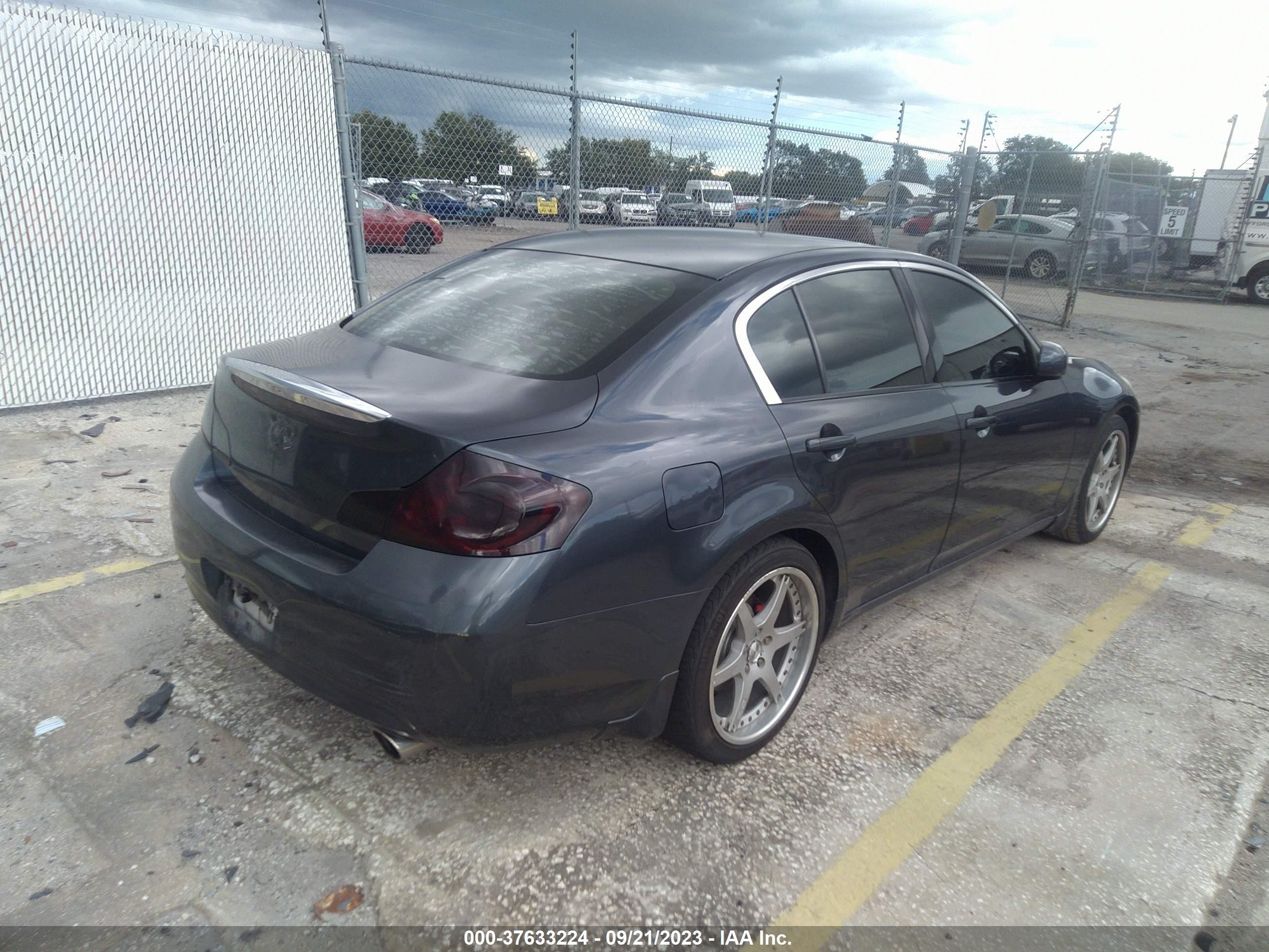 Photo 3 VIN: JNKBV61E77M702115 - INFINITI G 