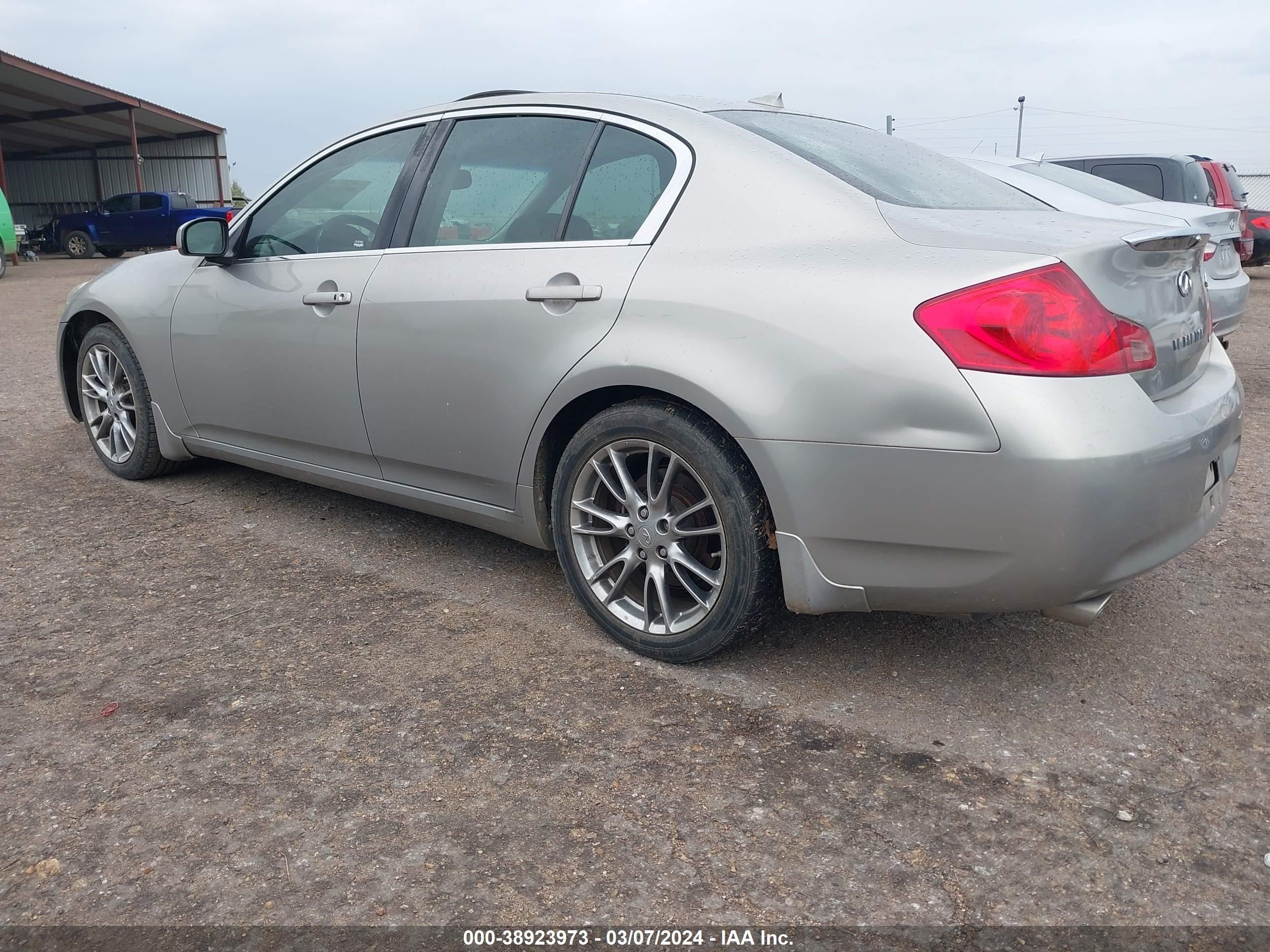 Photo 2 VIN: JNKBV61E78M208080 - INFINITI G 