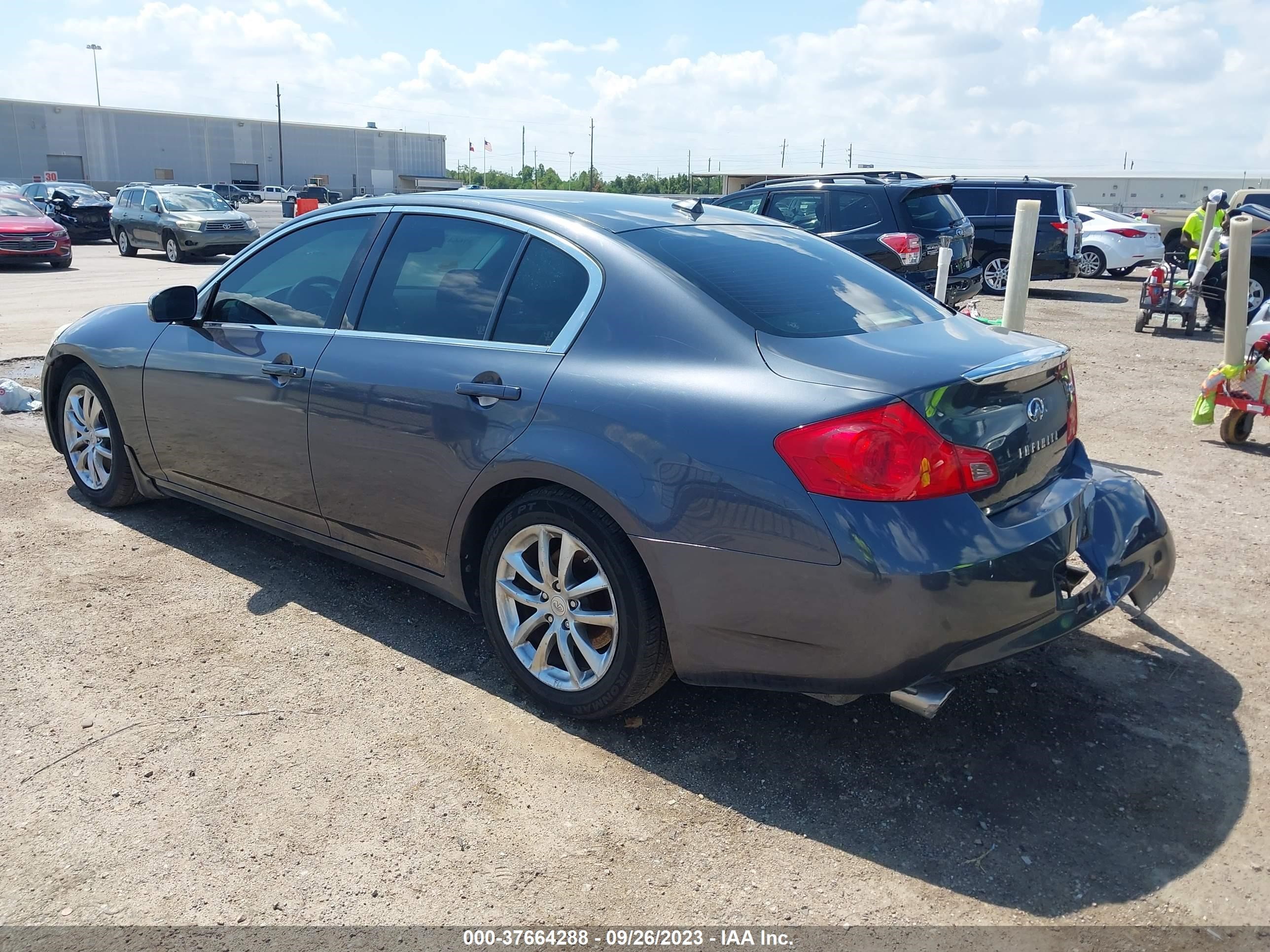 Photo 2 VIN: JNKBV61E78M228524 - INFINITI G 