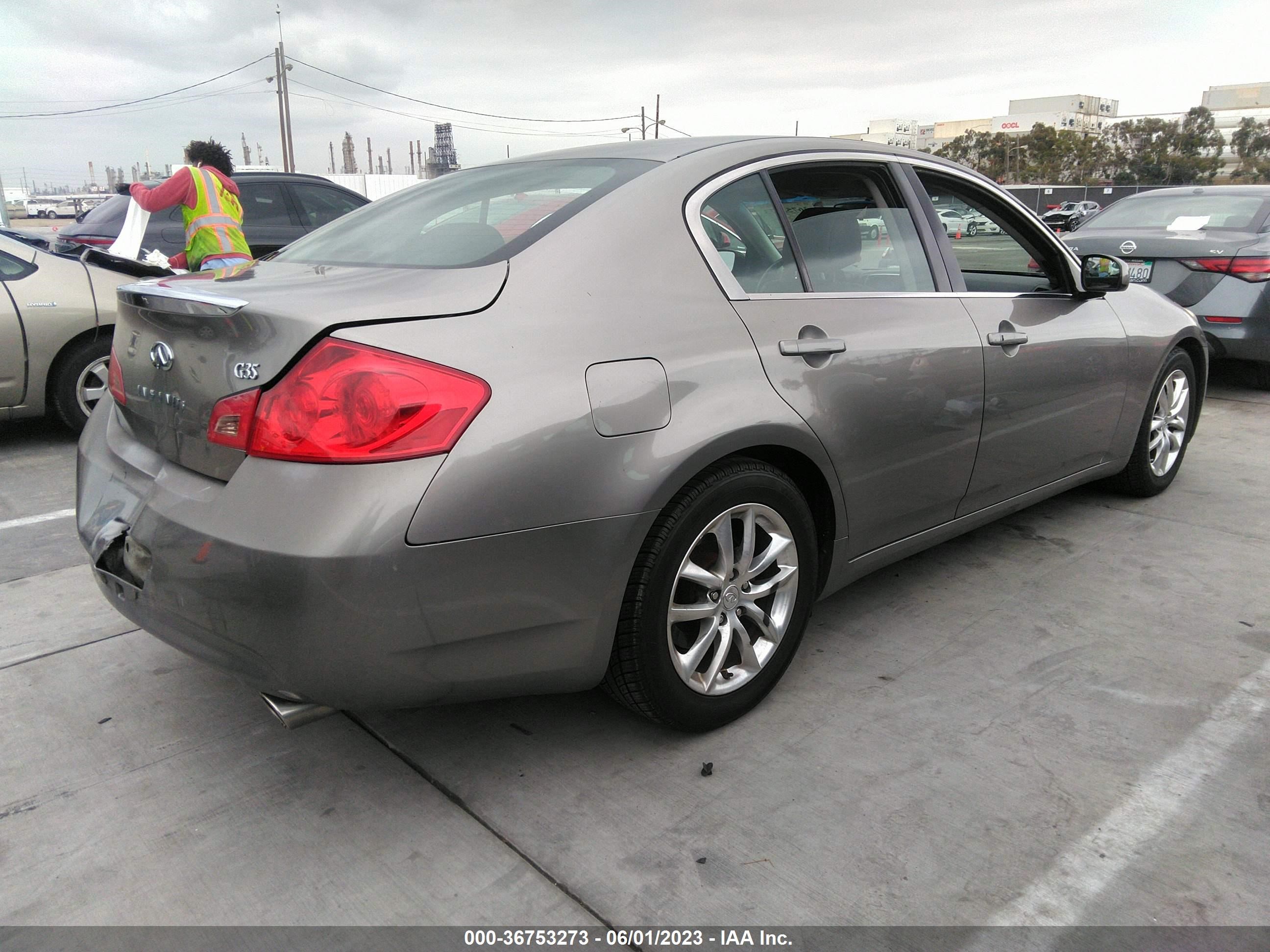 Photo 3 VIN: JNKBV61E87M717674 - INFINITI G 