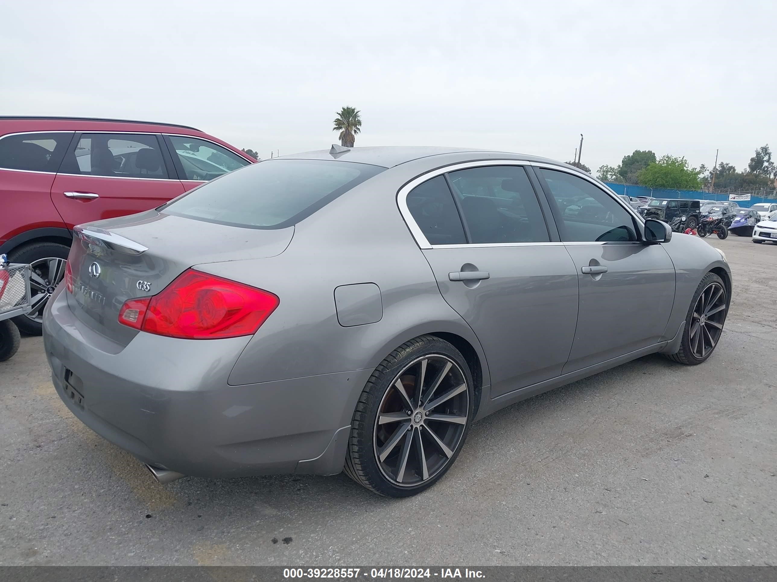 Photo 3 VIN: JNKBV61E87M722566 - INFINITI G 