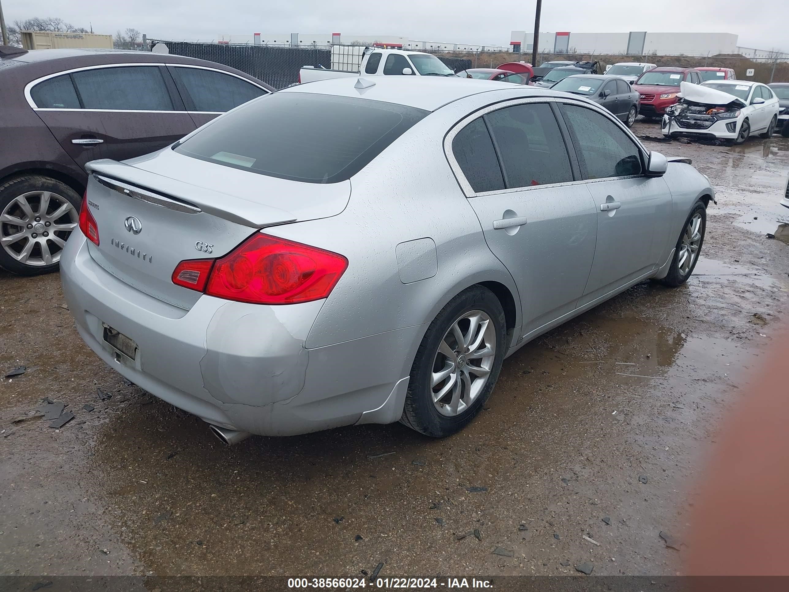 Photo 3 VIN: JNKBV61E88M200604 - INFINITI G 