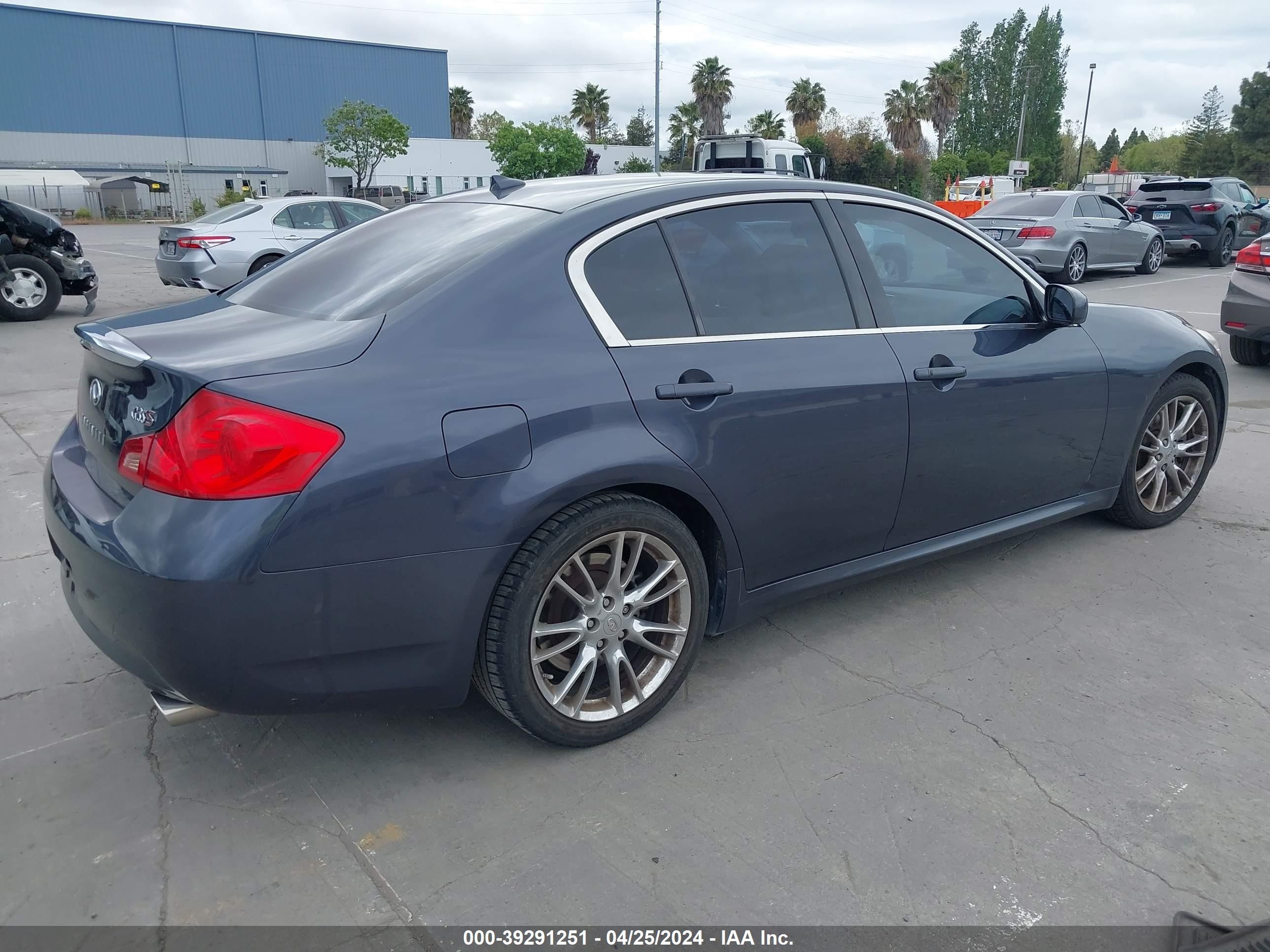 Photo 3 VIN: JNKBV61EX7M715988 - INFINITI G 