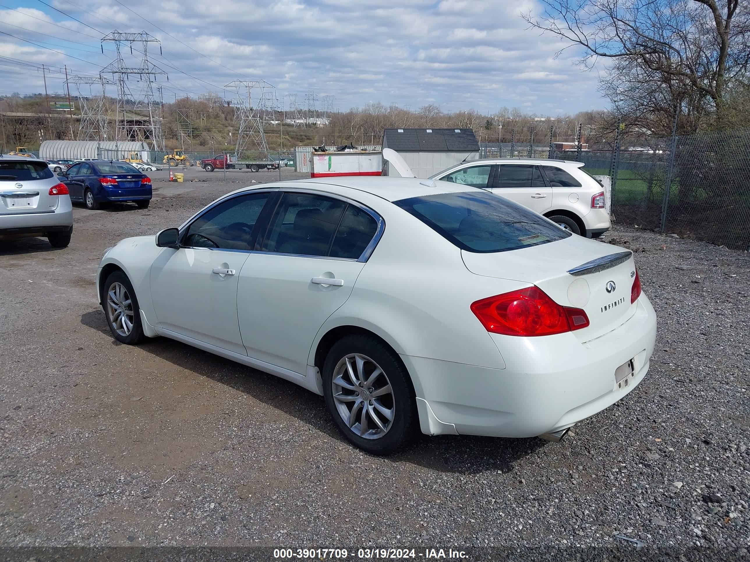 Photo 2 VIN: JNKBV61F17M817477 - INFINITI ALL 