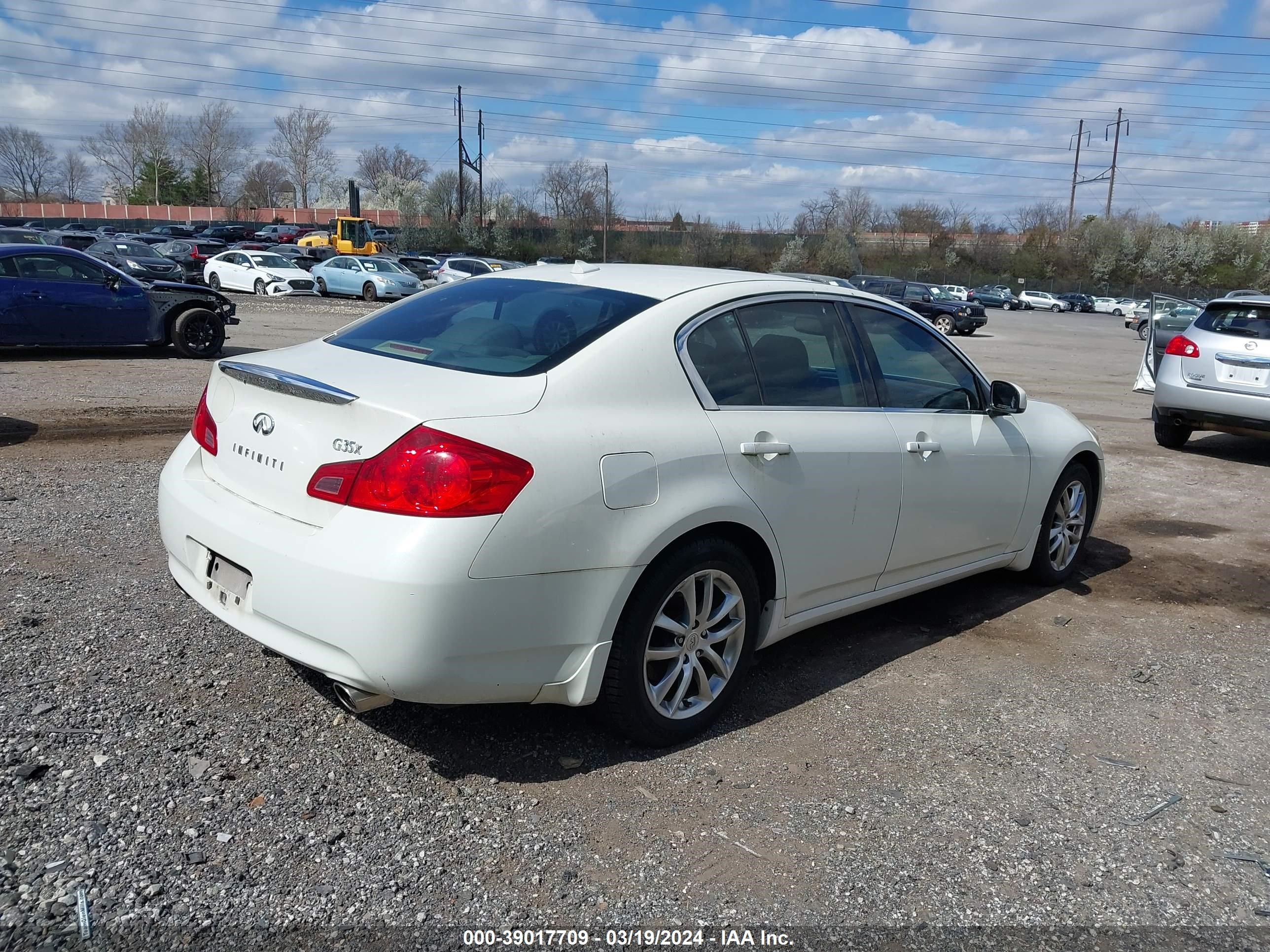 Photo 3 VIN: JNKBV61F17M817477 - INFINITI ALL 