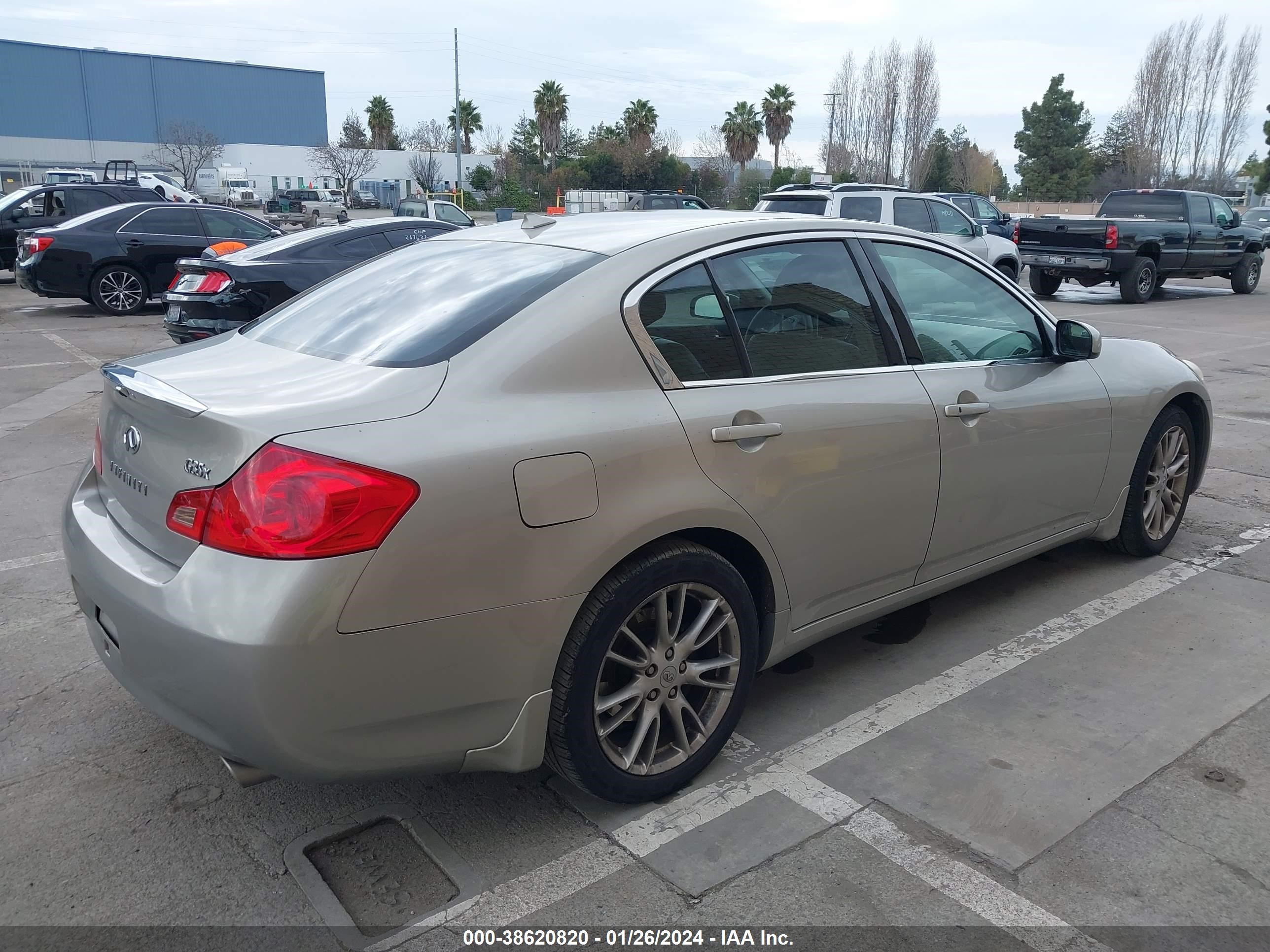 Photo 3 VIN: JNKBV61F18M267957 - INFINITI G 