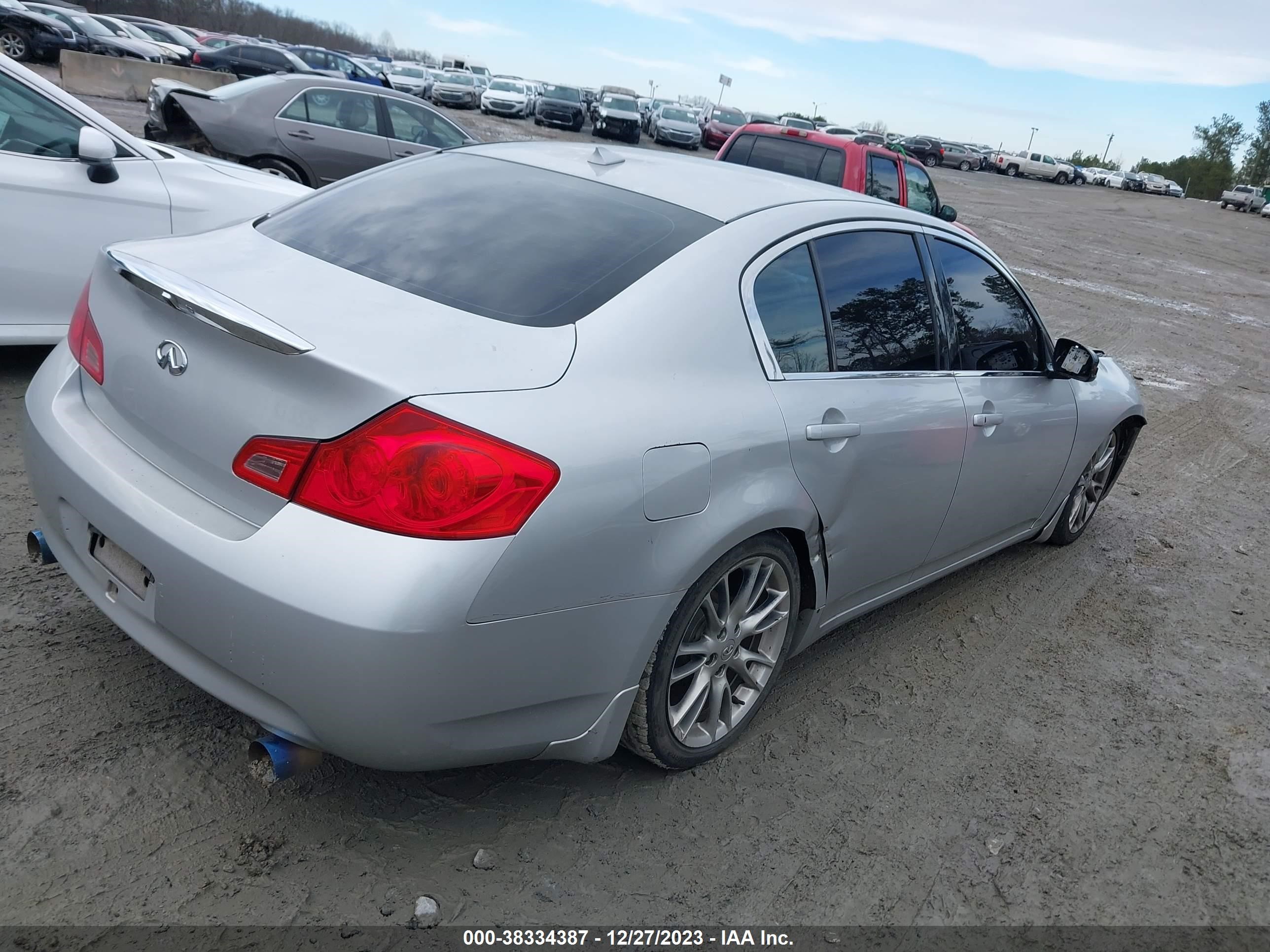 Photo 3 VIN: JNKBV61F57M810600 - INFINITI G 