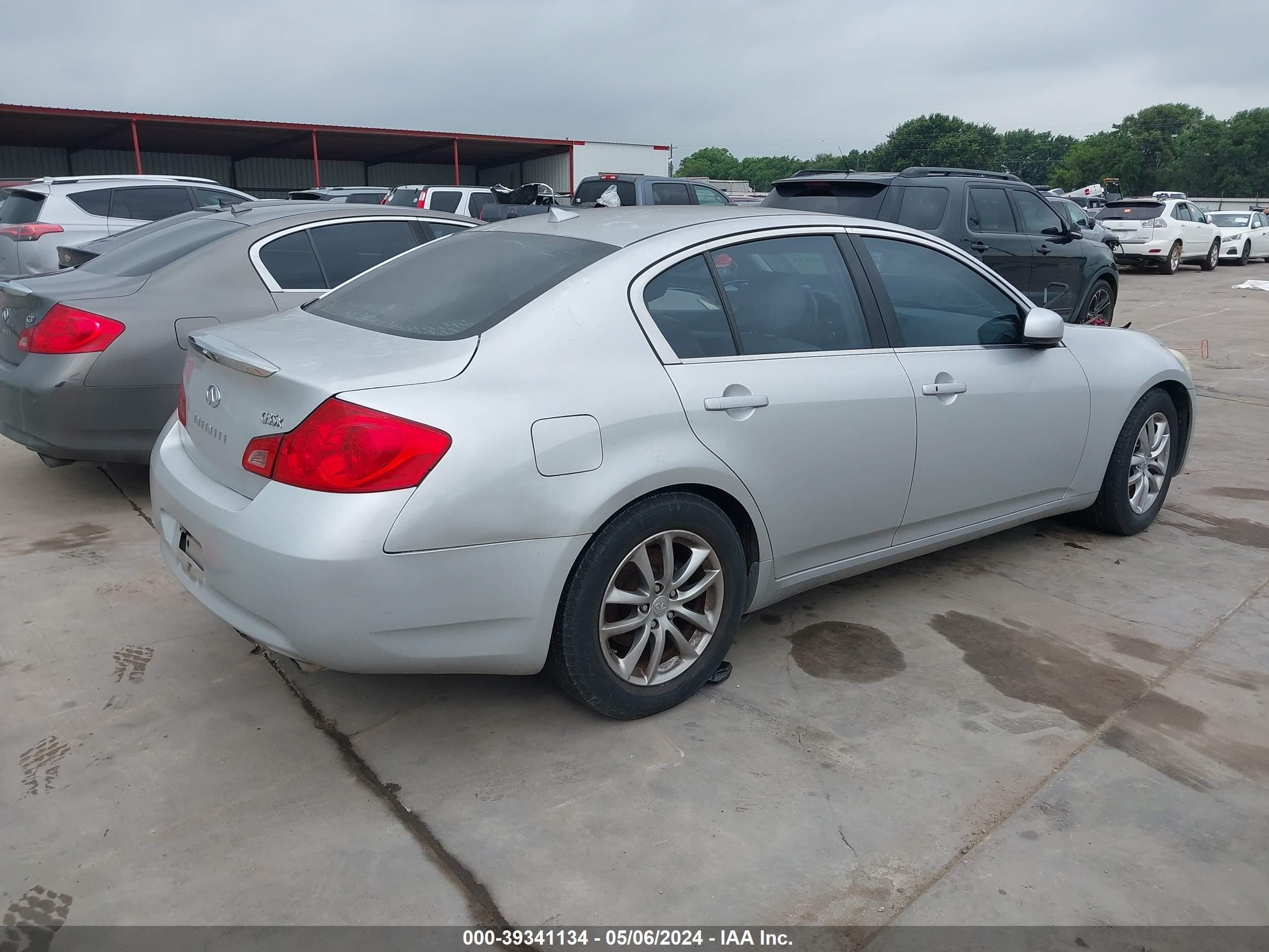 Photo 3 VIN: JNKBV61F98M267866 - INFINITI G 