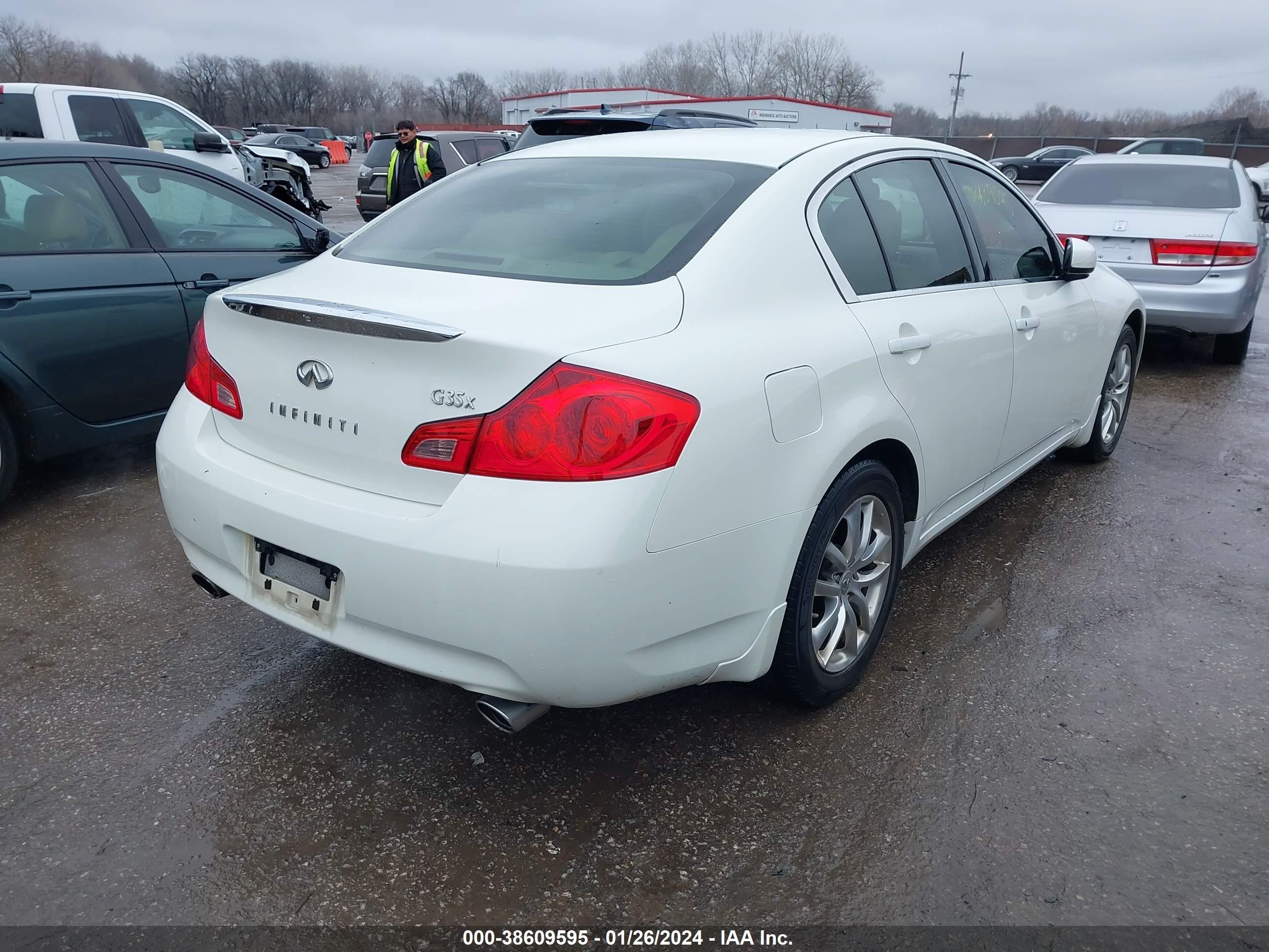 Photo 3 VIN: JNKBV61FX7M805442 - INFINITI G 