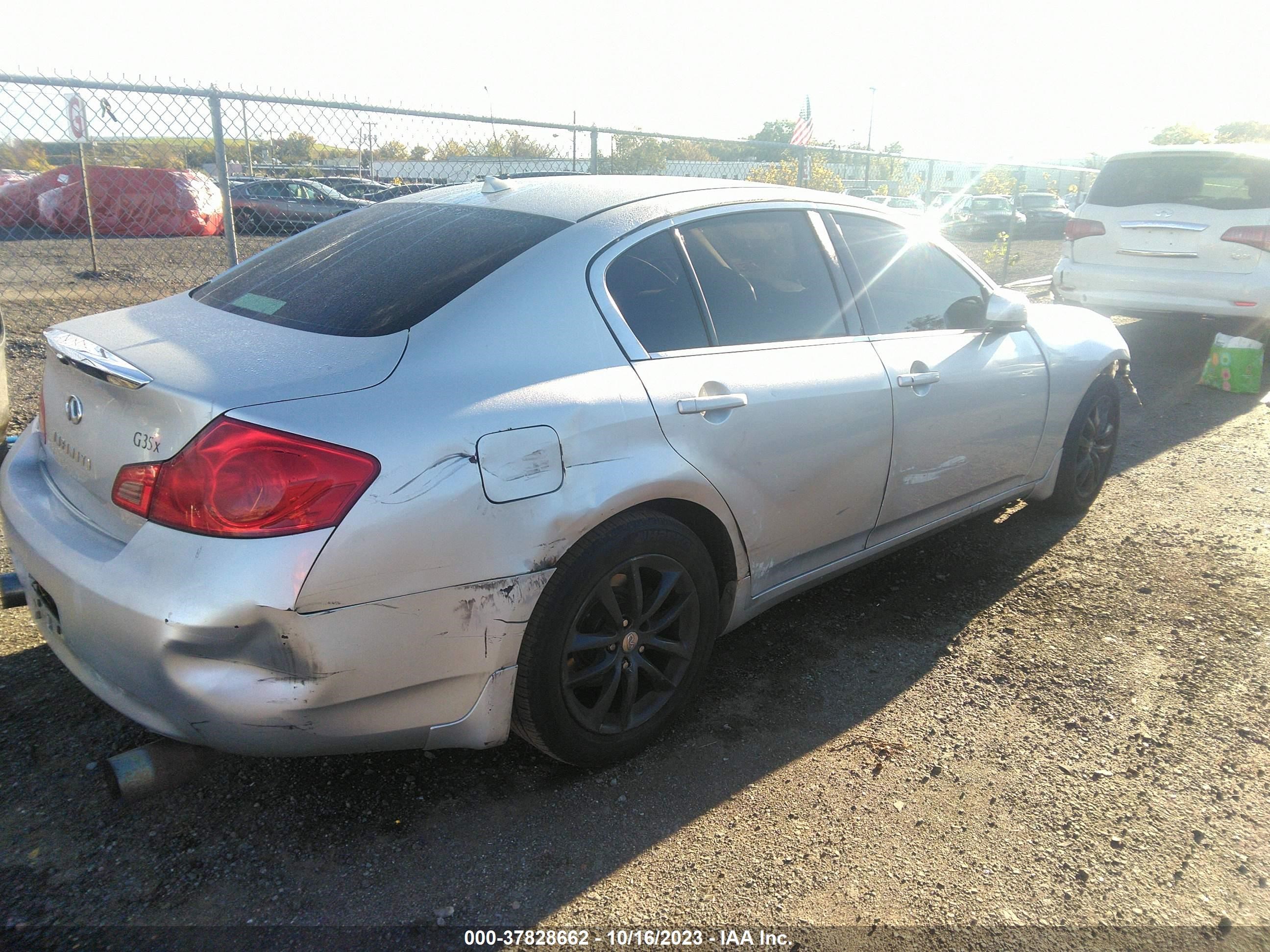 Photo 3 VIN: JNKBV61FX8M264197 - INFINITI G 