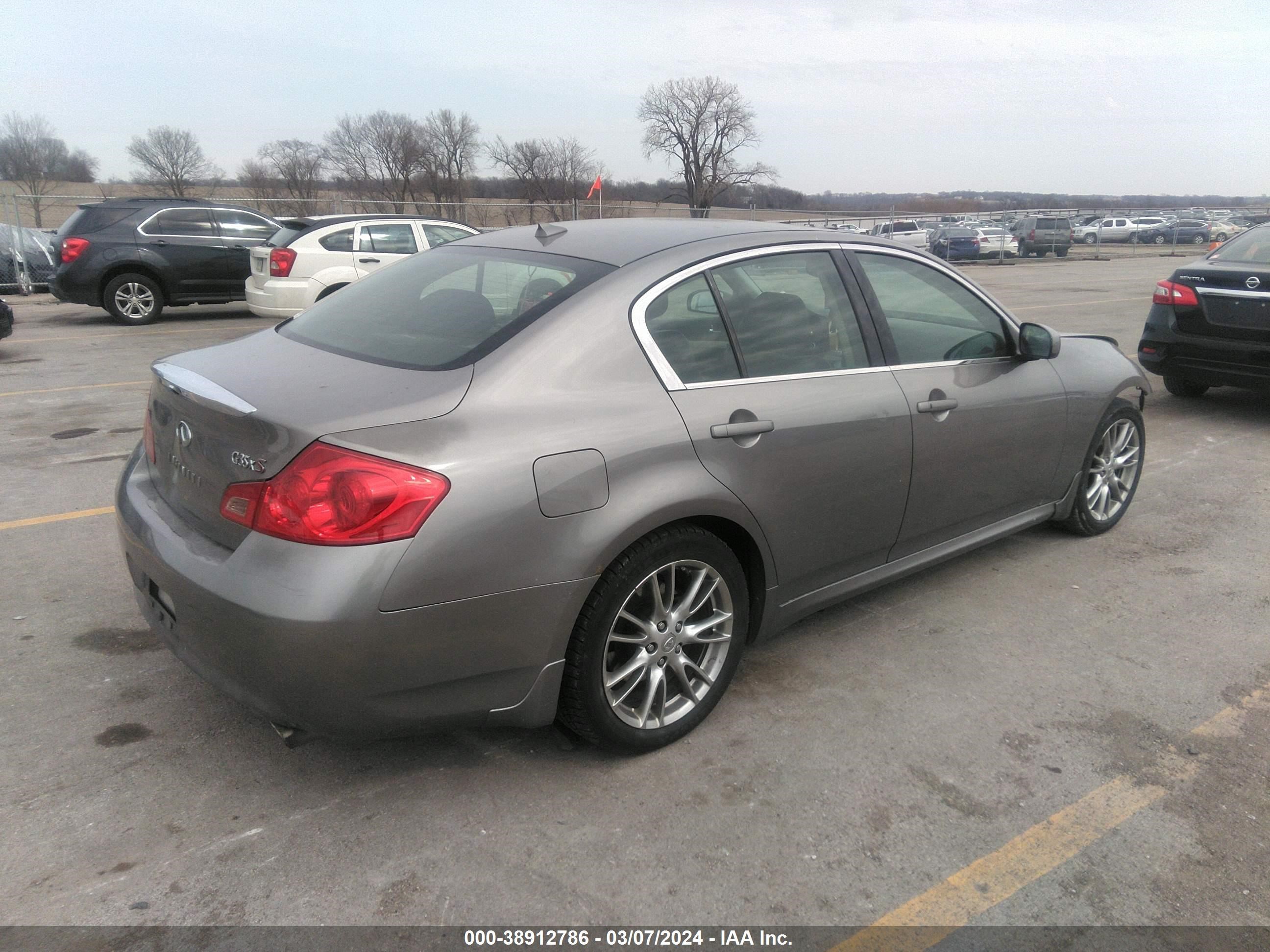 Photo 3 VIN: JNKBV61FX8M264376 - INFINITI NULL 