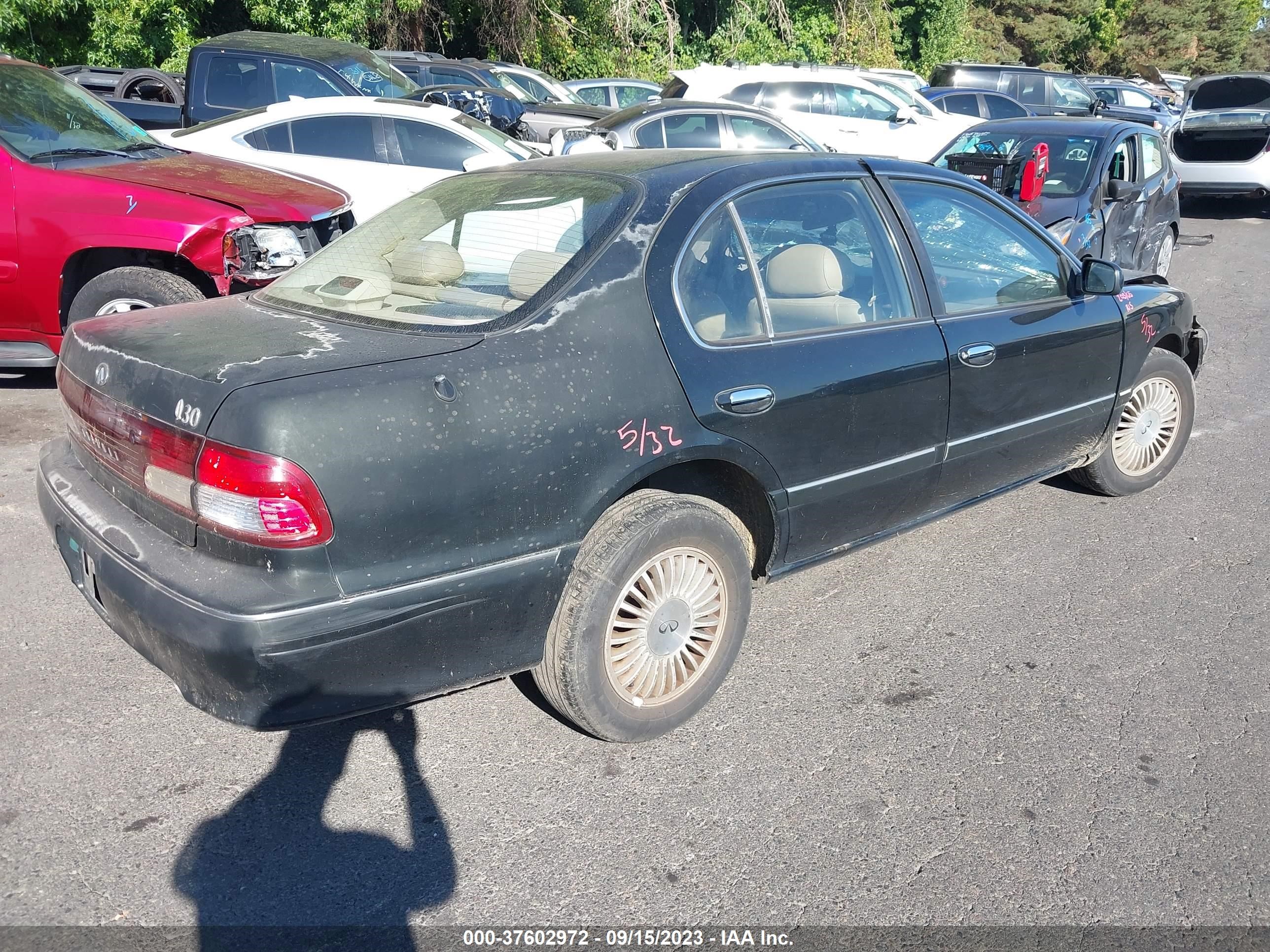 Photo 3 VIN: JNKCA21A1WT617152 - INFINITI I 