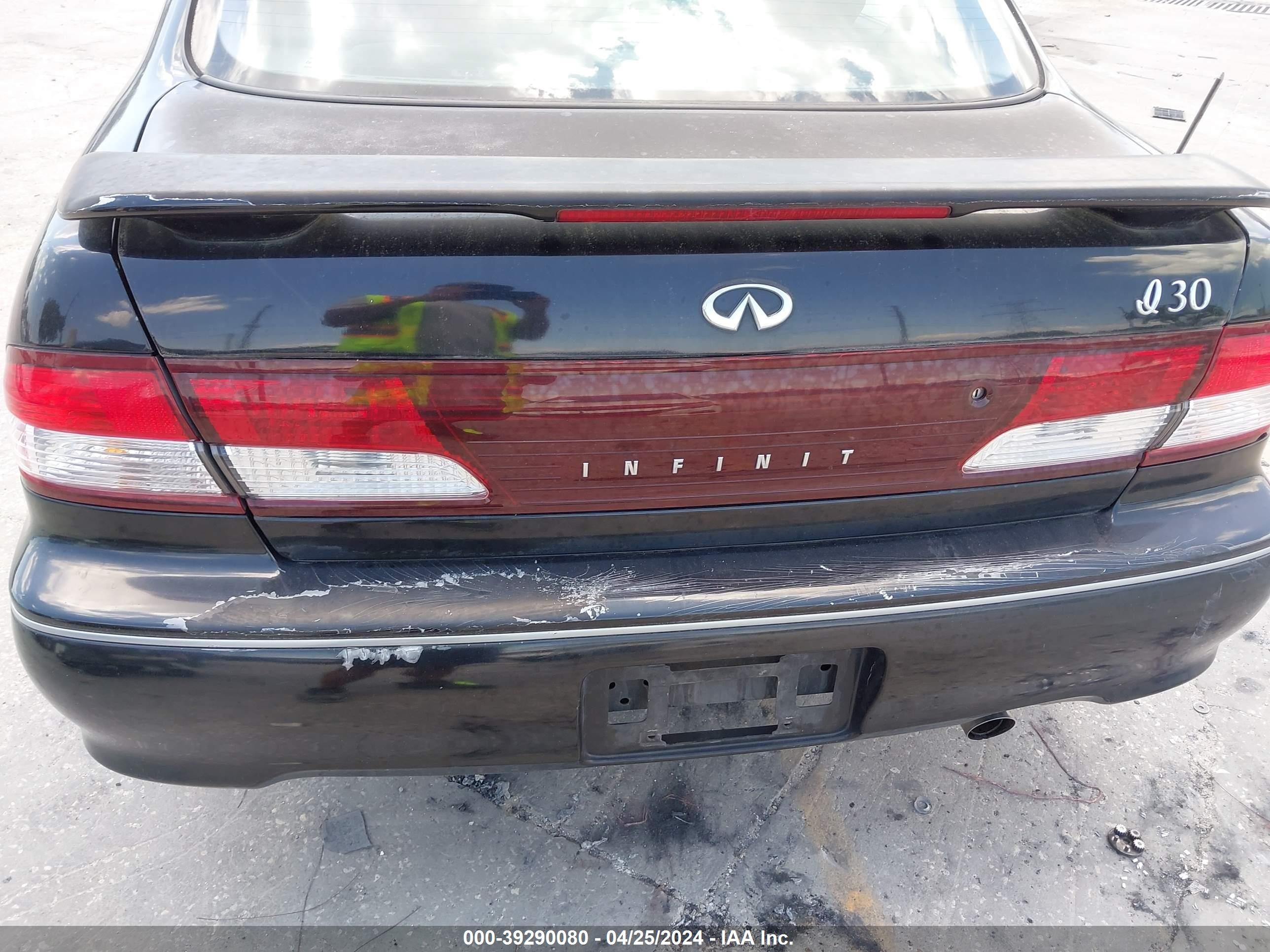 Photo 11 VIN: JNKCA21A2XT756451 - INFINITI I 