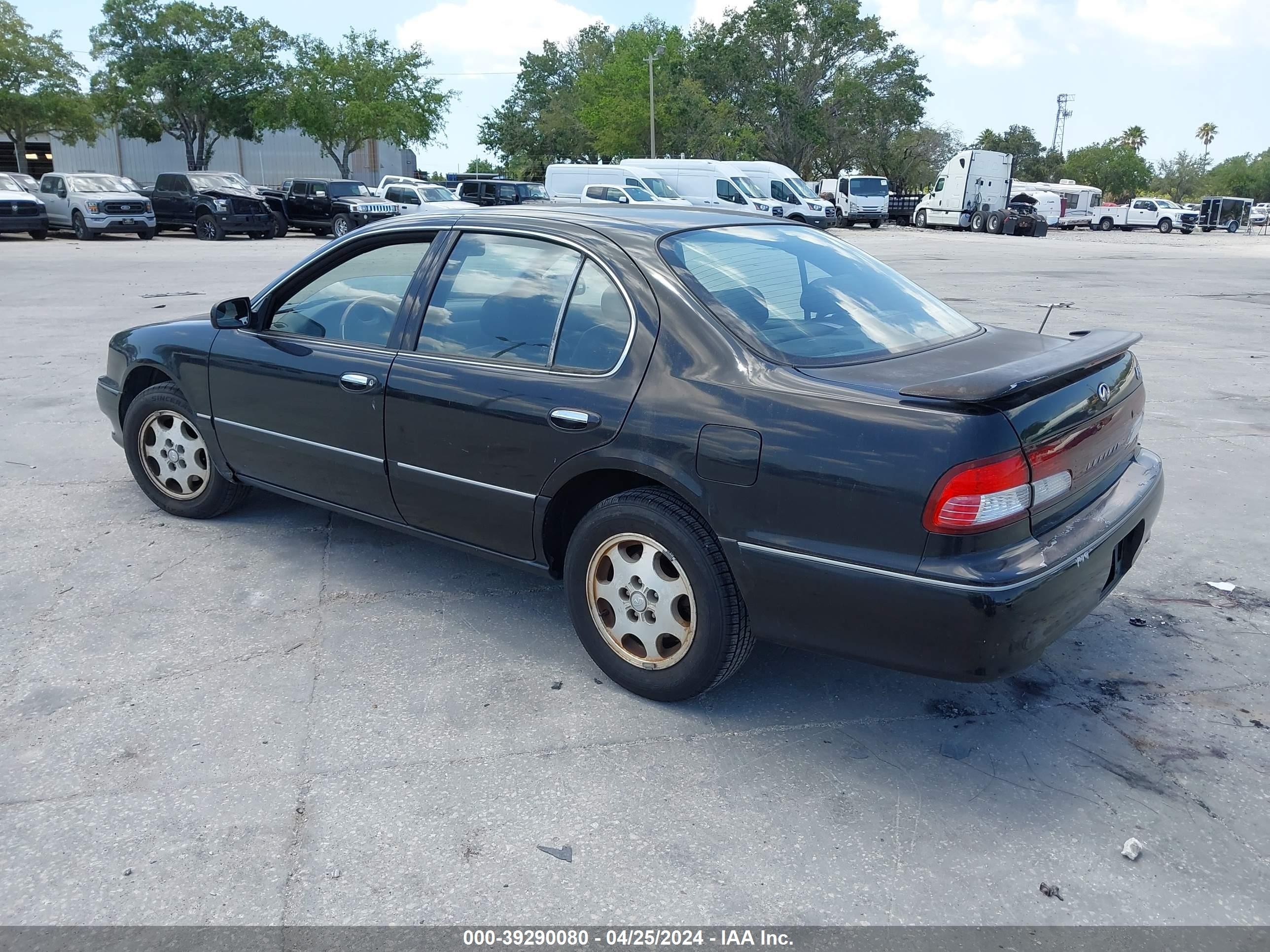 Photo 2 VIN: JNKCA21A2XT756451 - INFINITI I 