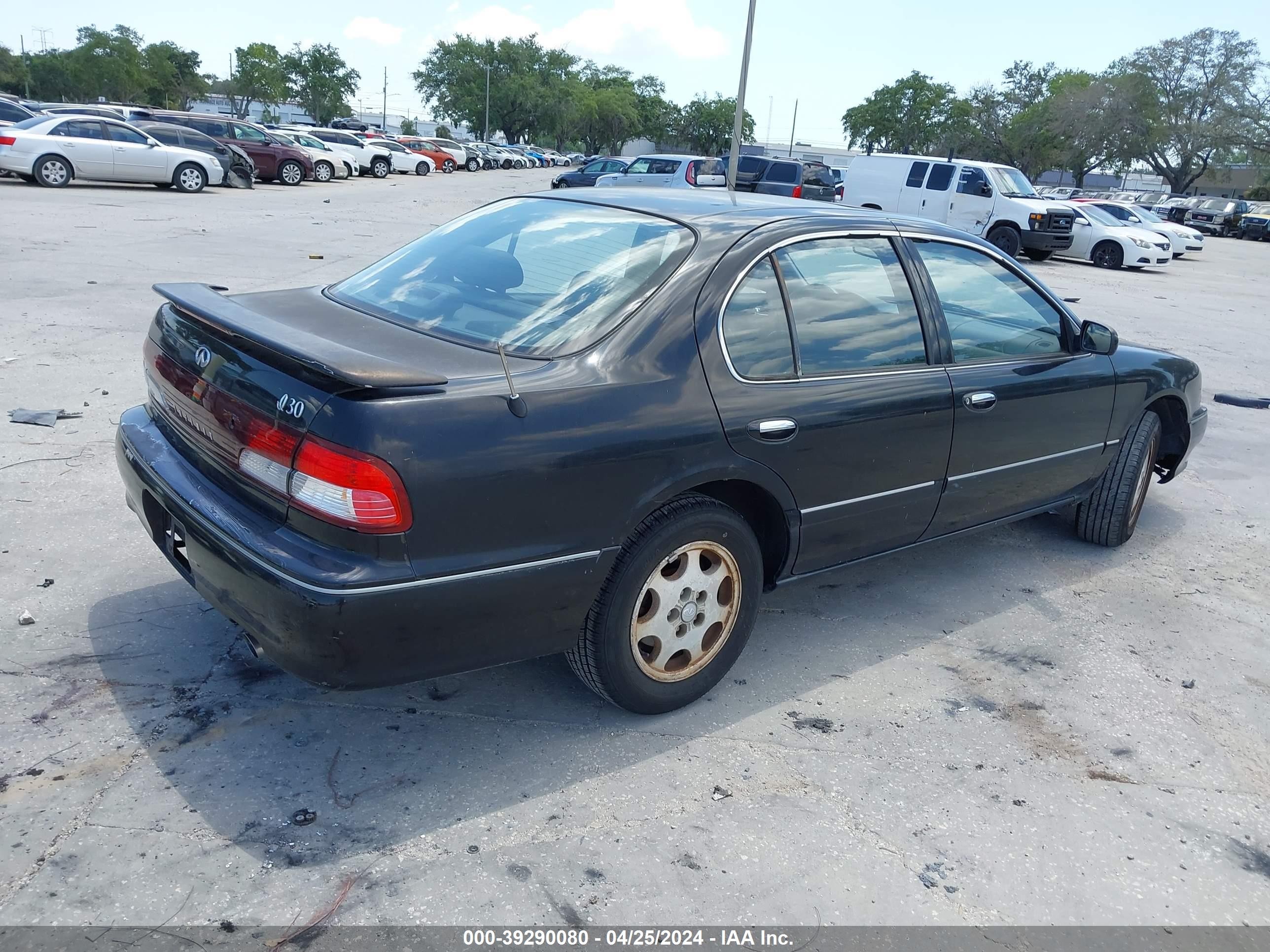 Photo 3 VIN: JNKCA21A2XT756451 - INFINITI I 