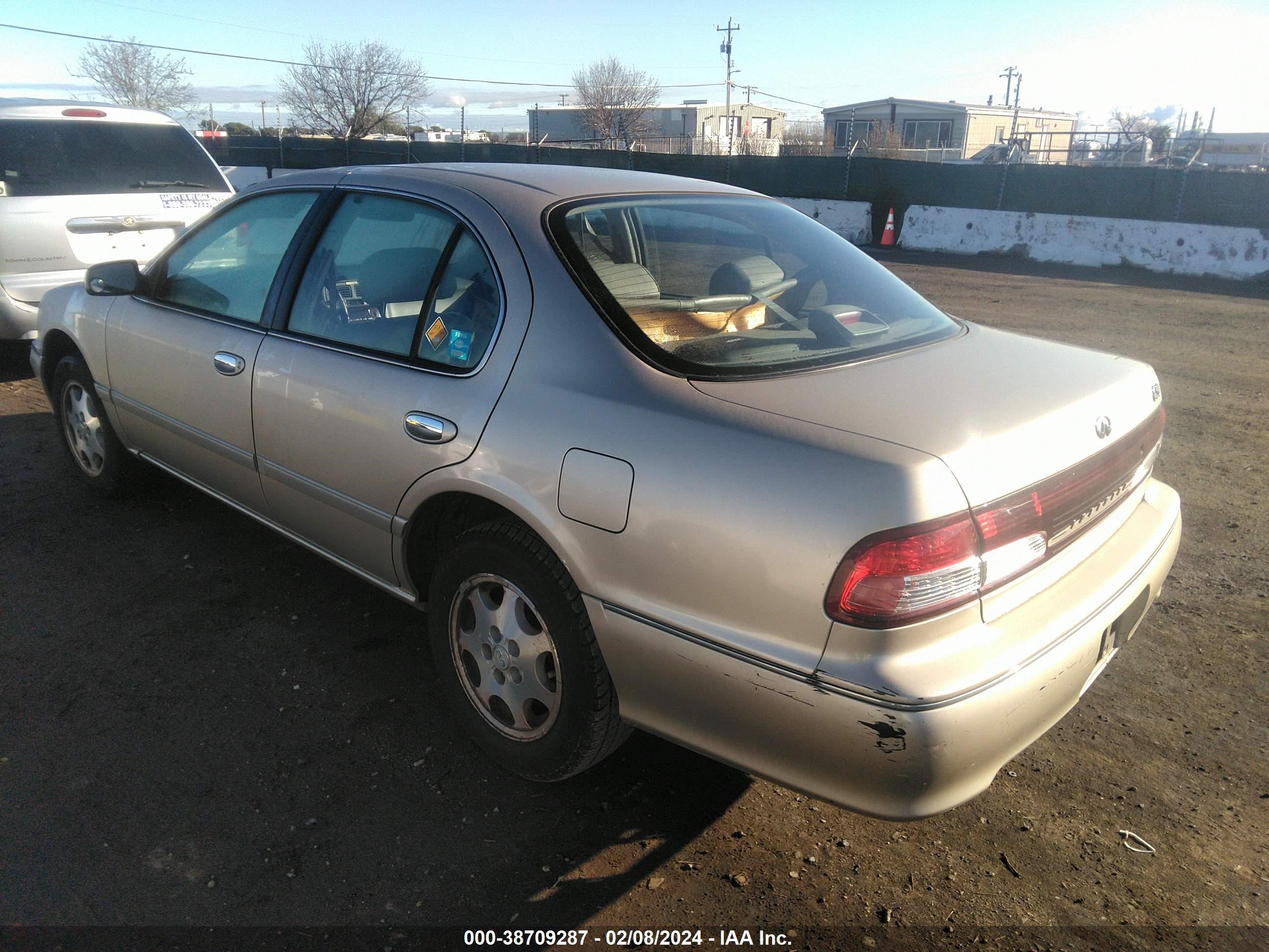 Photo 2 VIN: JNKCA21A6XT750247 - INFINITI I 