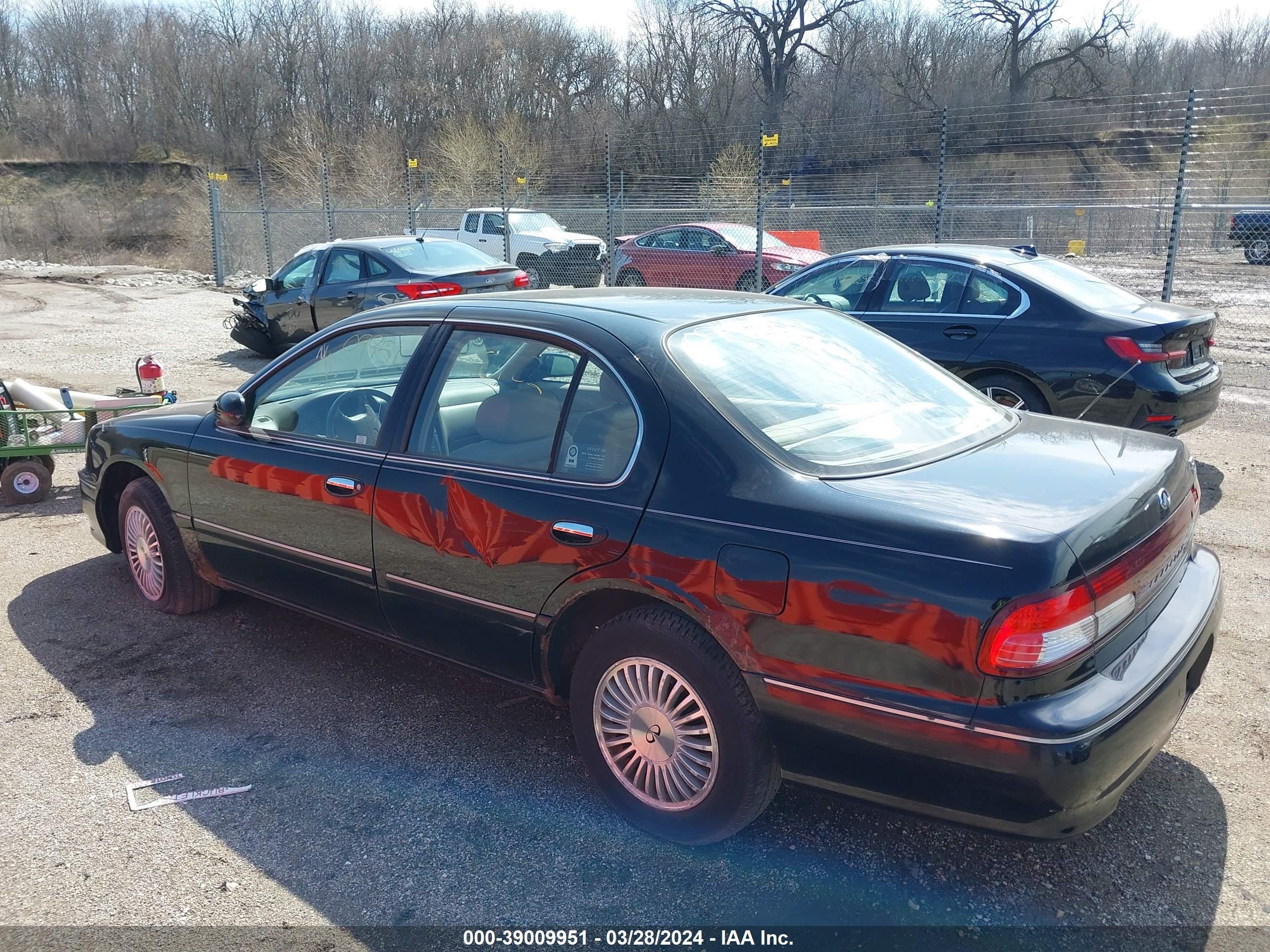 Photo 3 VIN: JNKCA21A9WT612412 - INFINITI I 