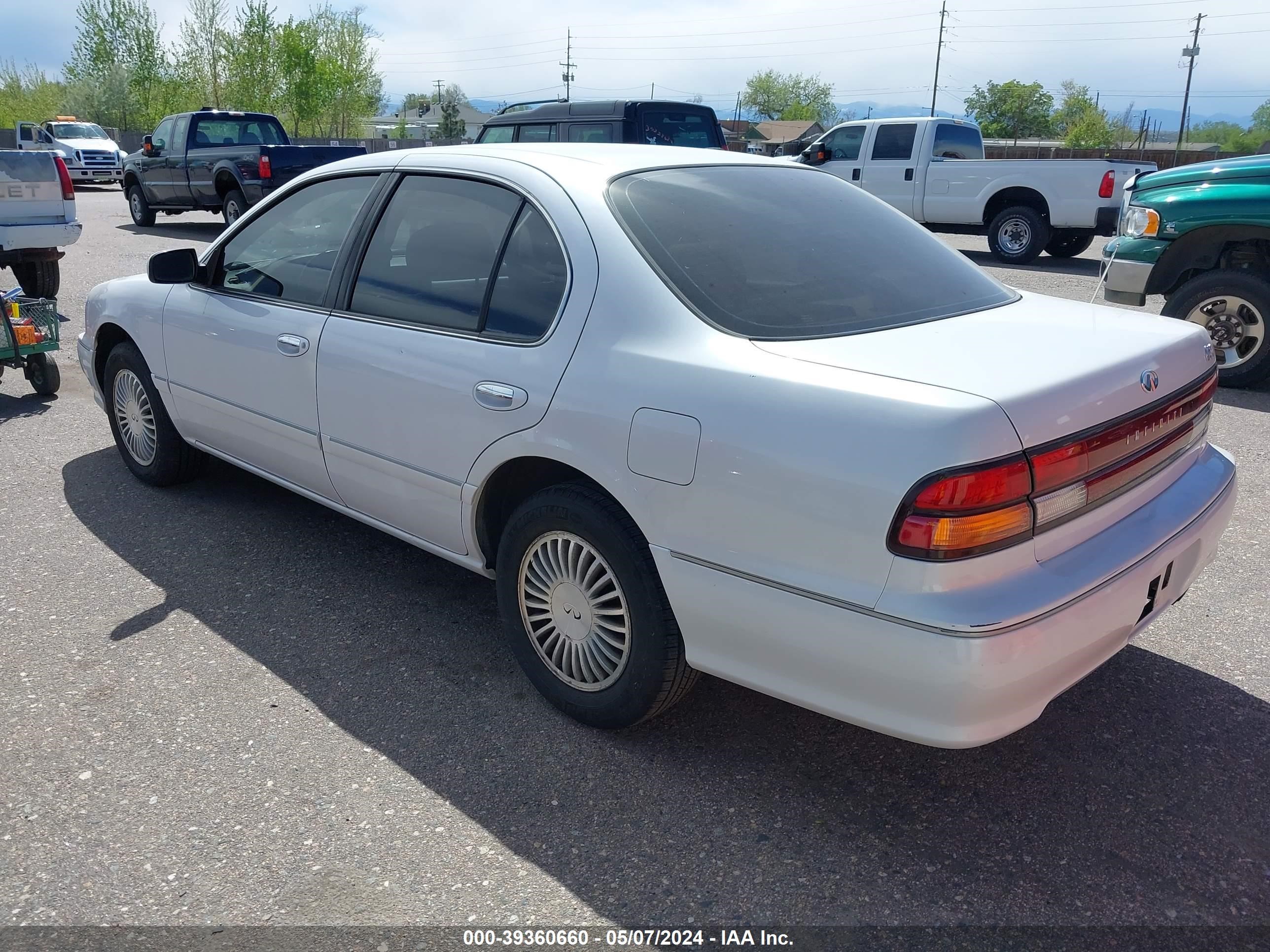 Photo 2 VIN: JNKCA21DXVT523599 - INFINITI I 