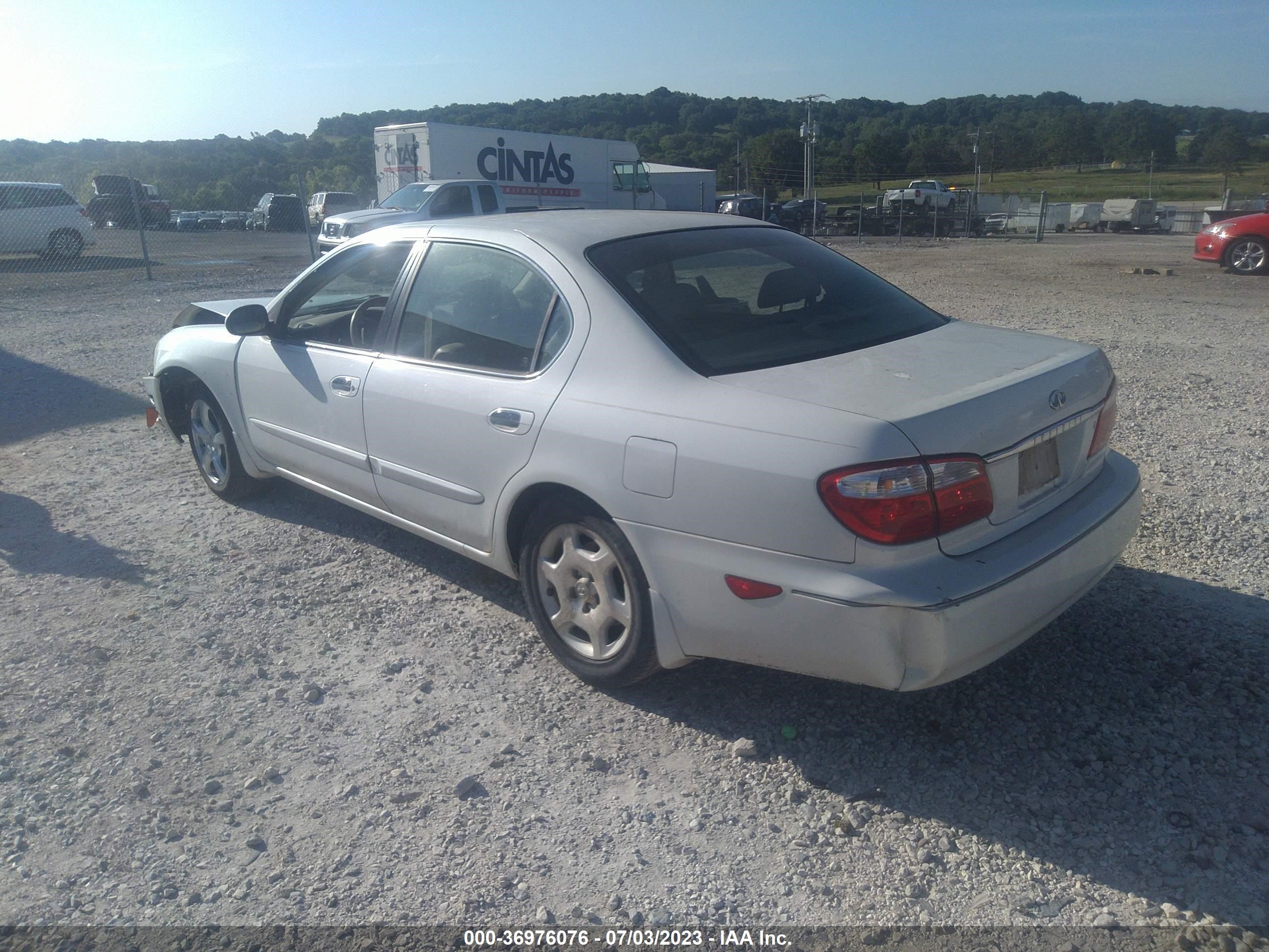 Photo 2 VIN: JNKCA31A71T018352 - INFINITI I 