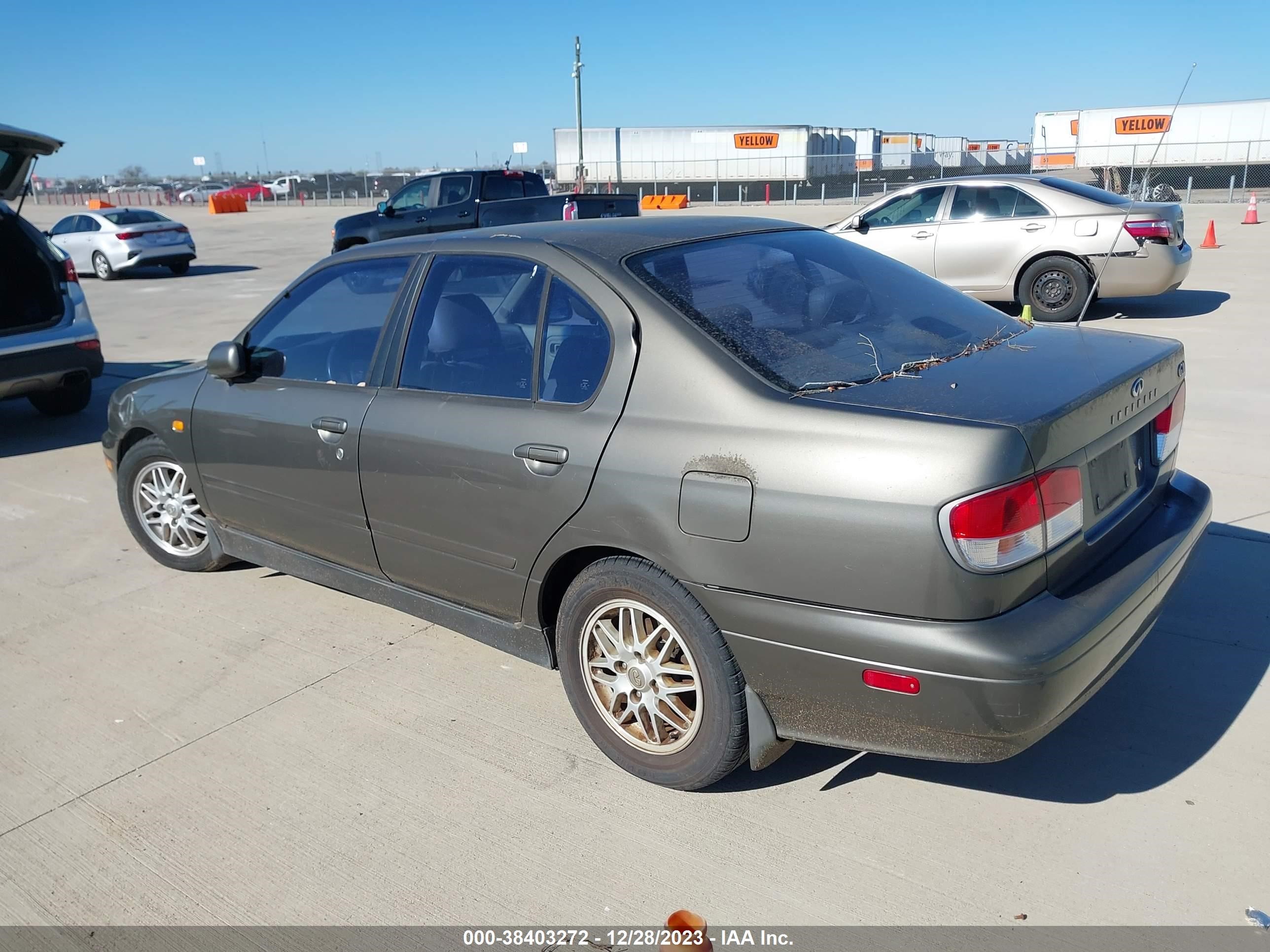 Photo 2 VIN: JNKCP11A8XT010885 - INFINITI G 