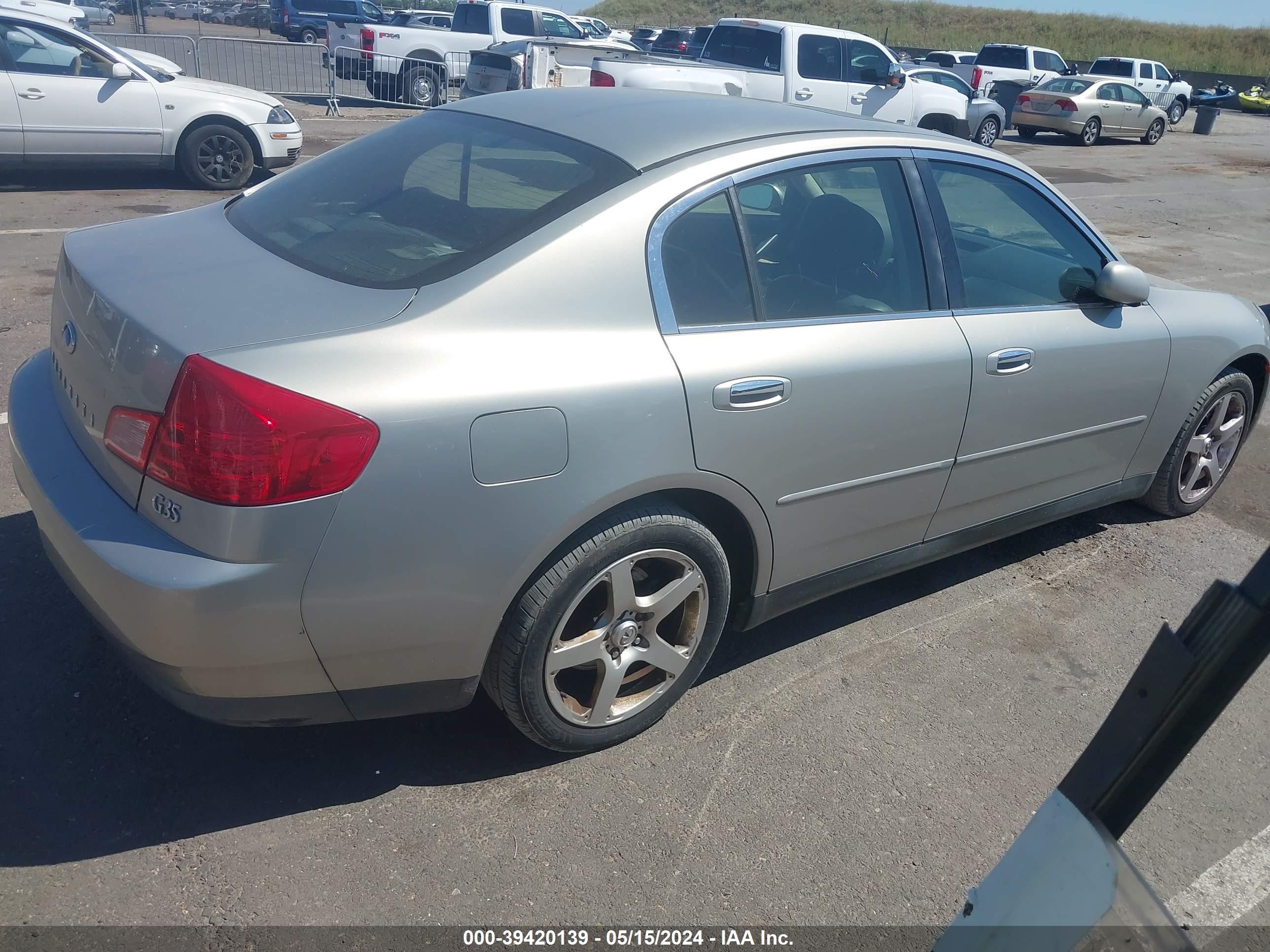 Photo 3 VIN: JNKCV51E33M311018 - INFINITI G 