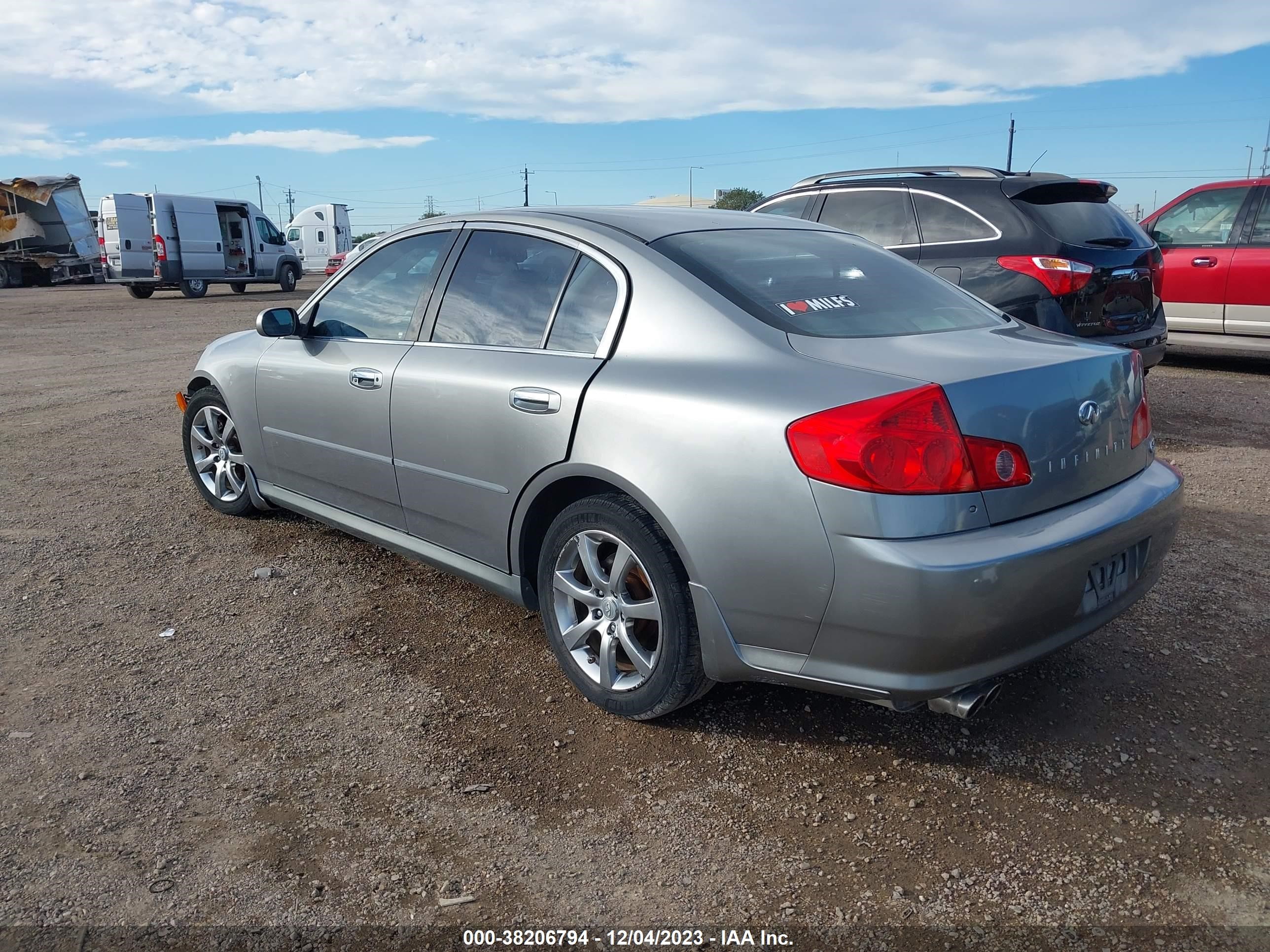 Photo 2 VIN: JNKCV51E55M217533 - INFINITI G 