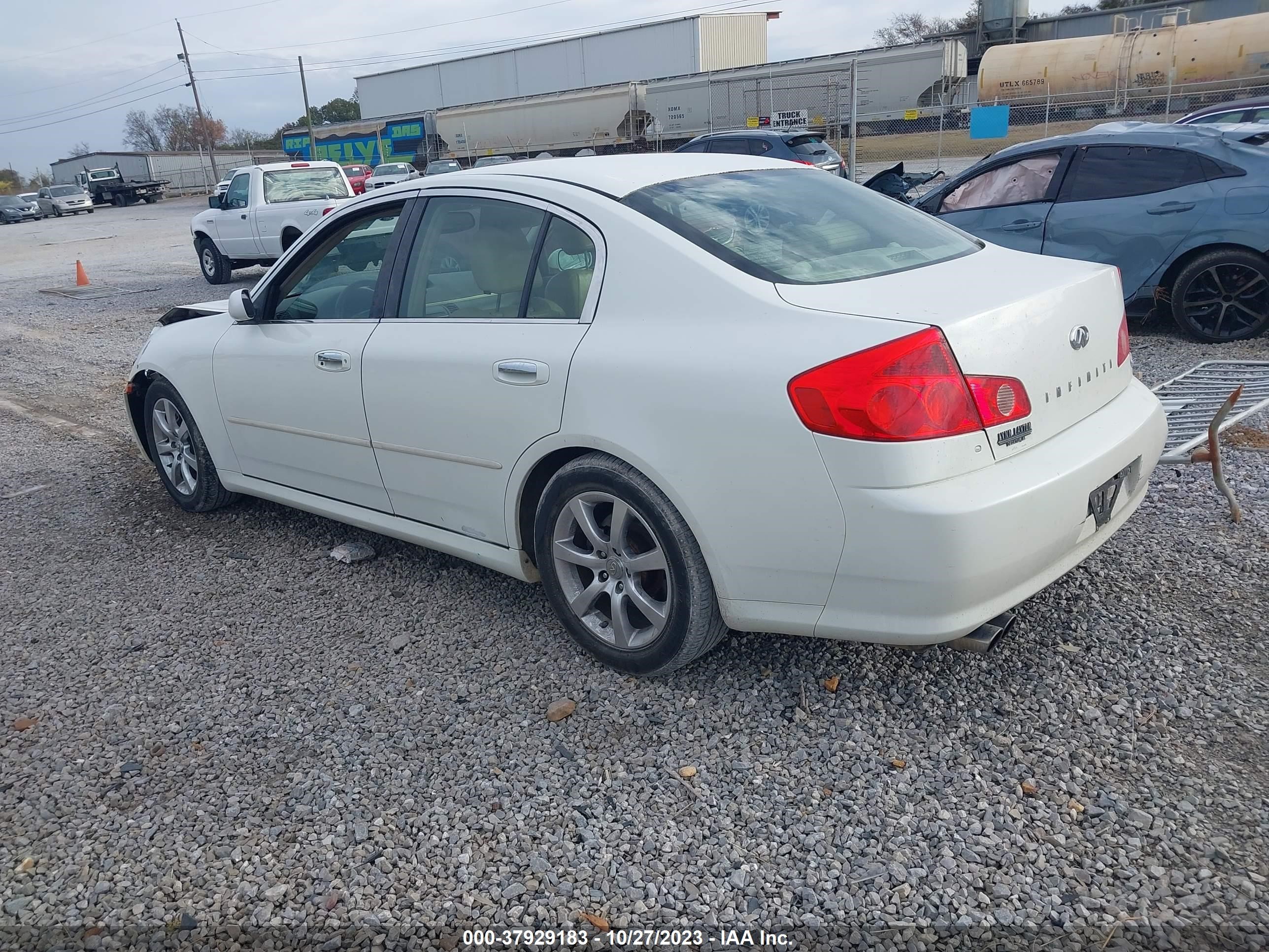 Photo 2 VIN: JNKCV51EX5M203711 - INFINITI G 