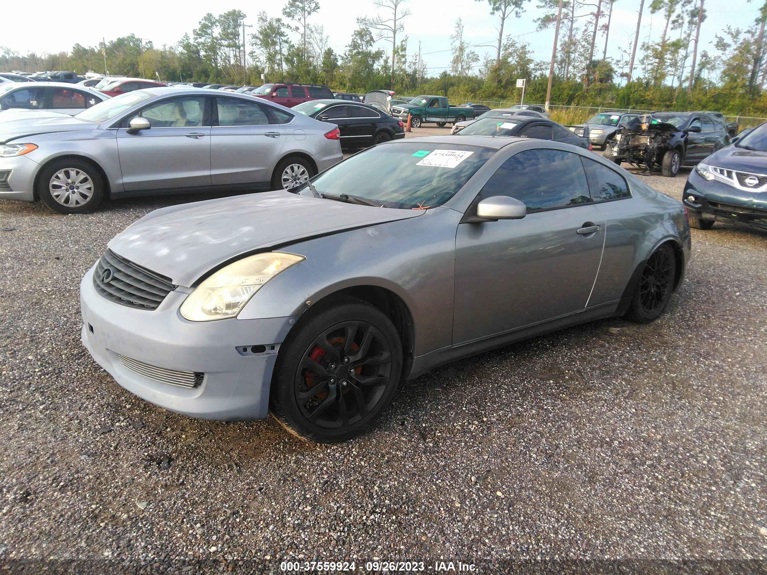 Photo 1 VIN: JNKCV54E04M301088 - INFINITI G 