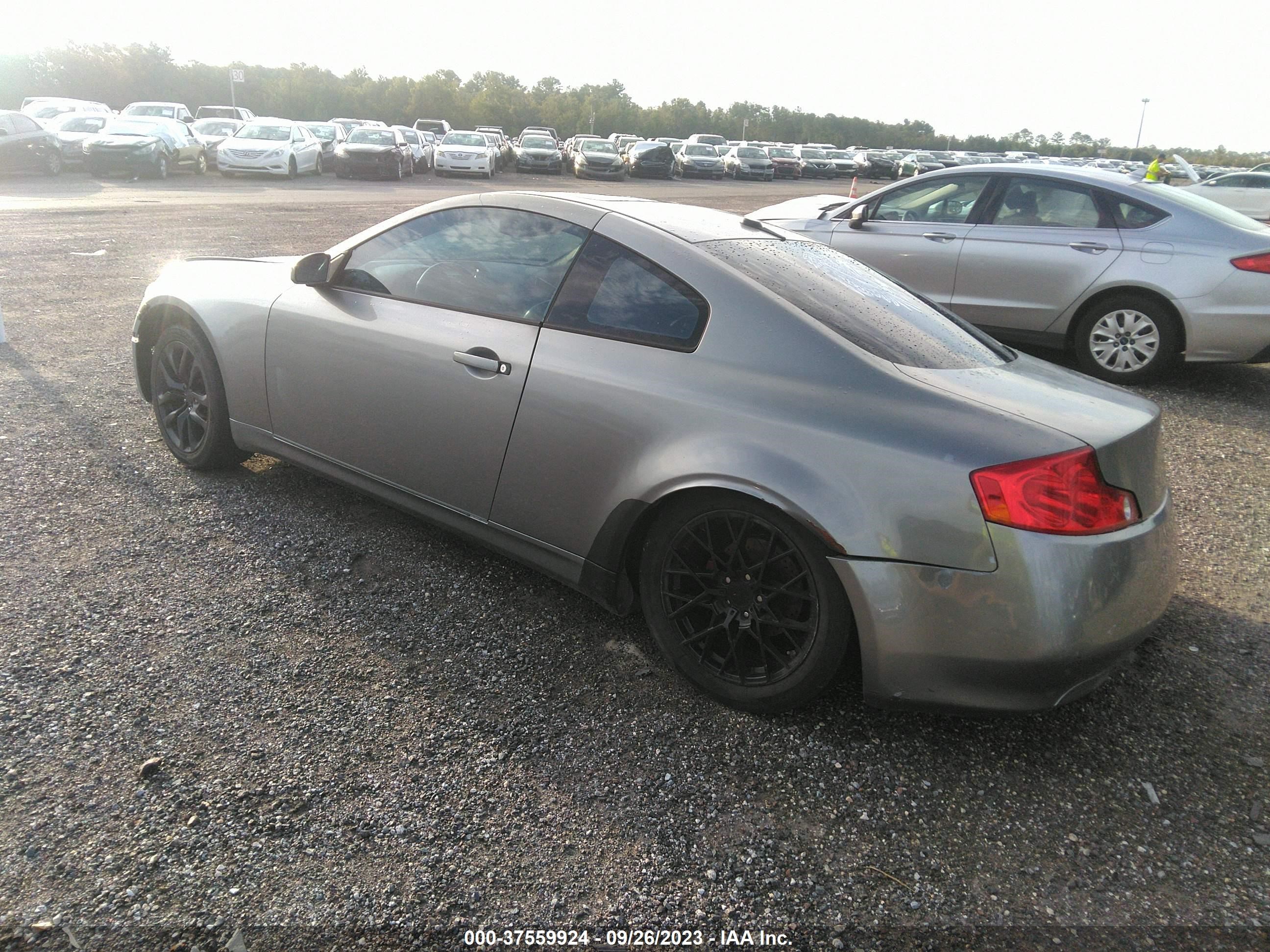 Photo 2 VIN: JNKCV54E04M301088 - INFINITI G 