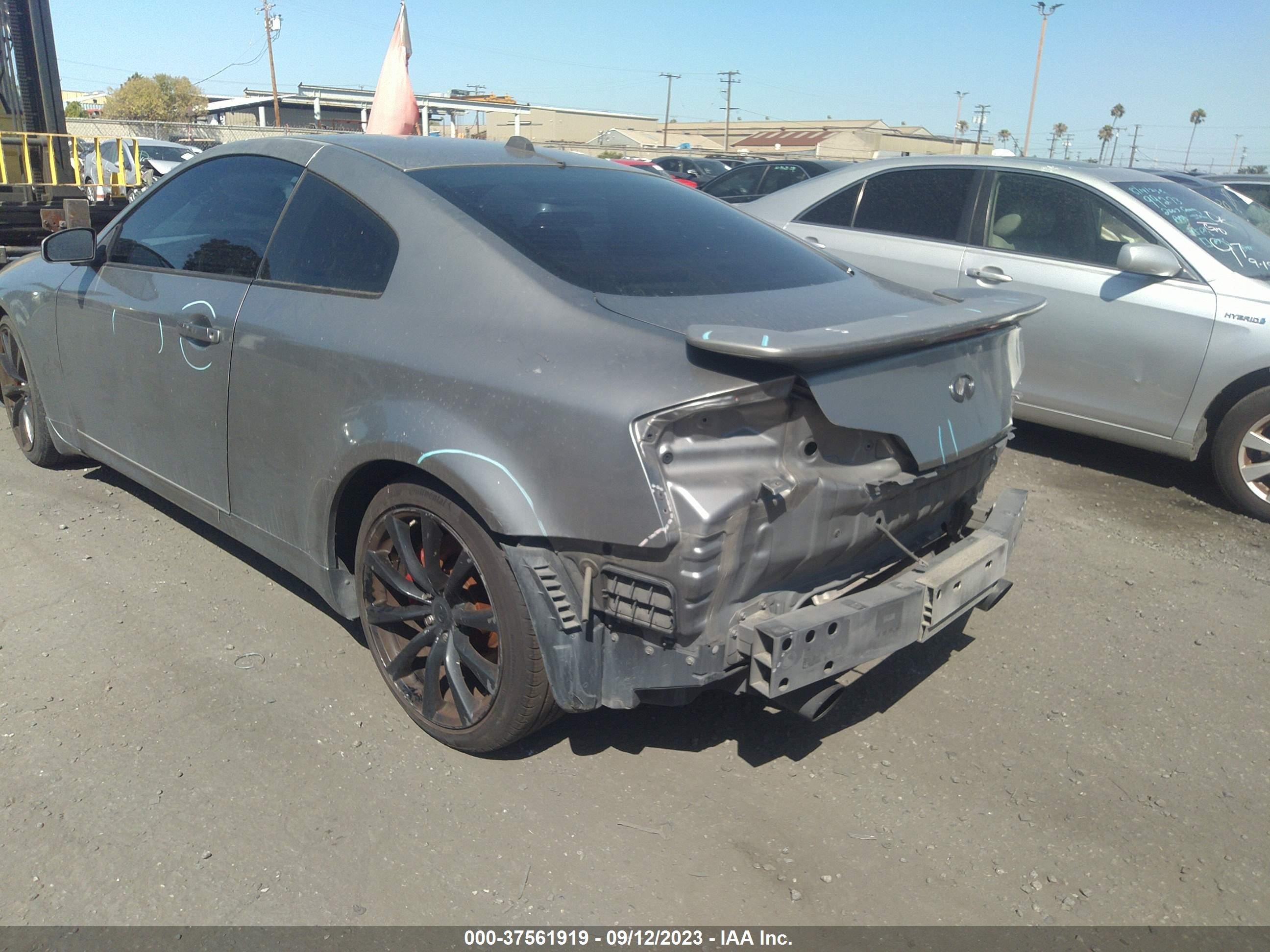 Photo 2 VIN: JNKCV54E04M814437 - INFINITI G 