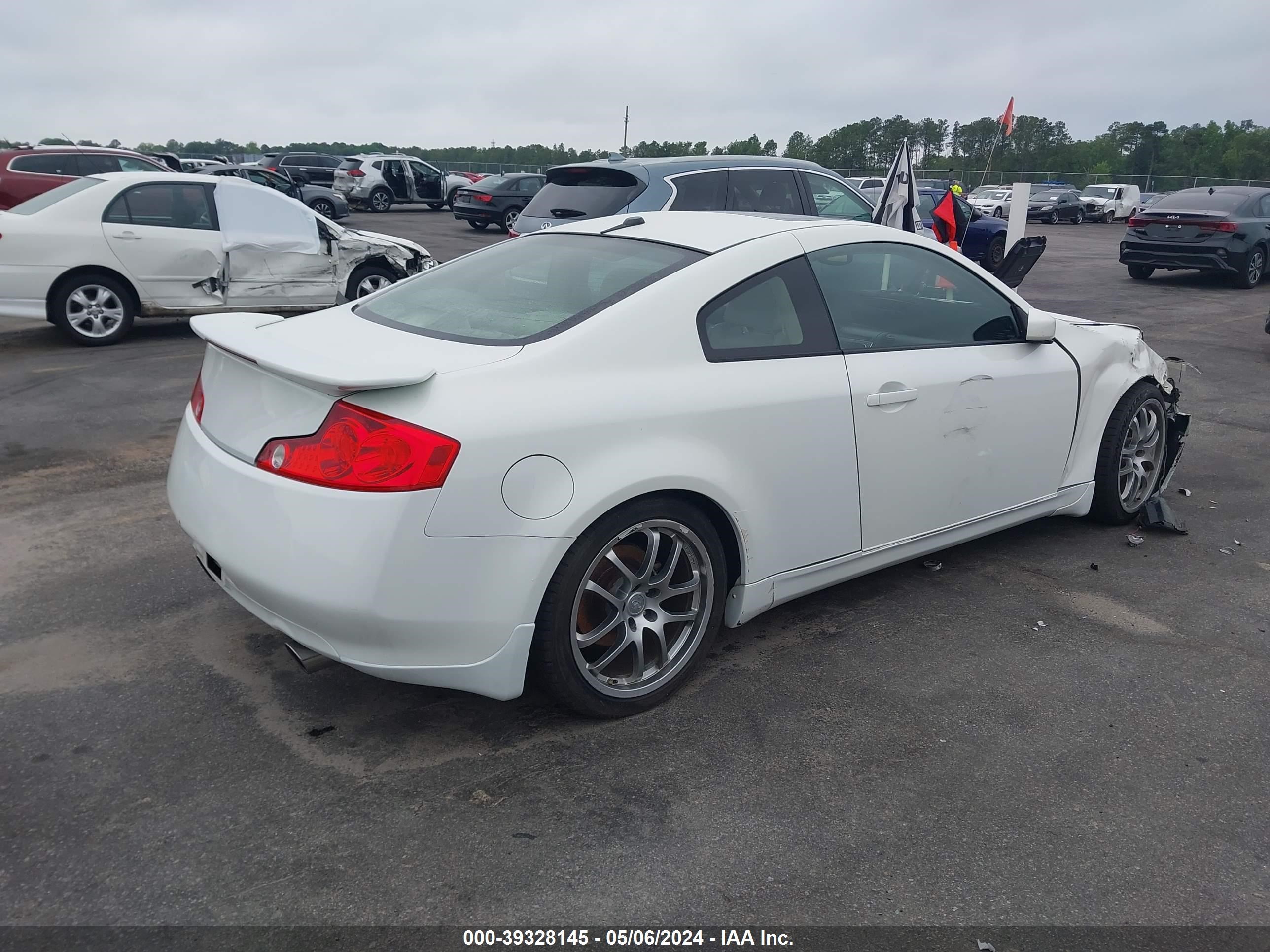 Photo 3 VIN: JNKCV54E15M409463 - INFINITI G 