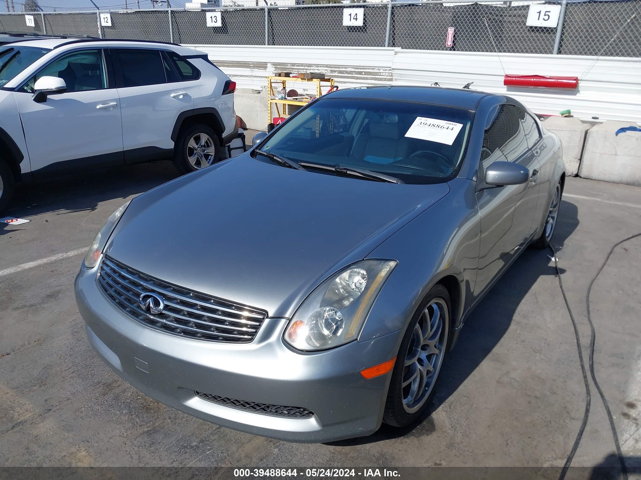 Photo 1 VIN: JNKCV54E25M412002 - INFINITI G 