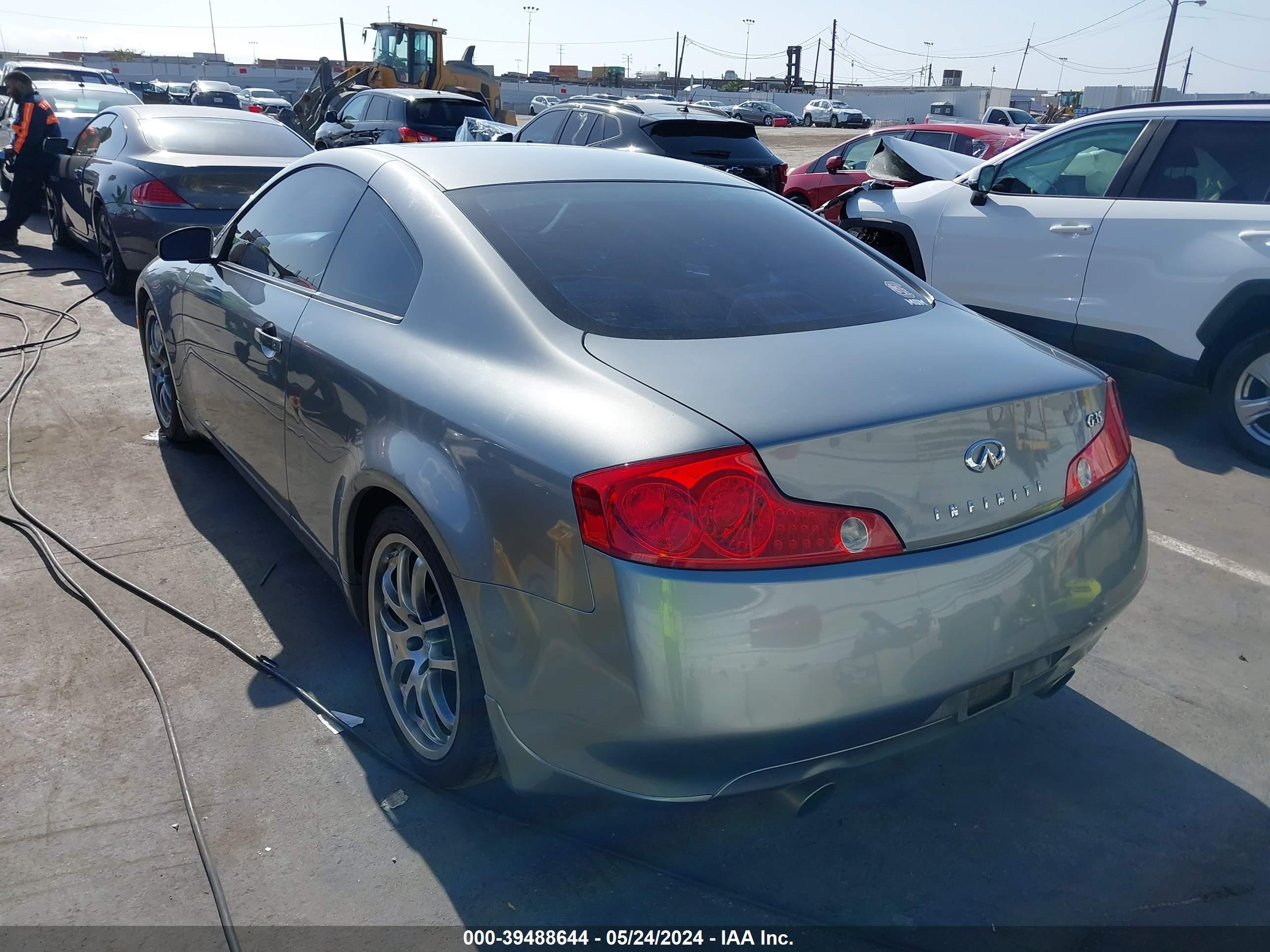 Photo 2 VIN: JNKCV54E25M412002 - INFINITI G 