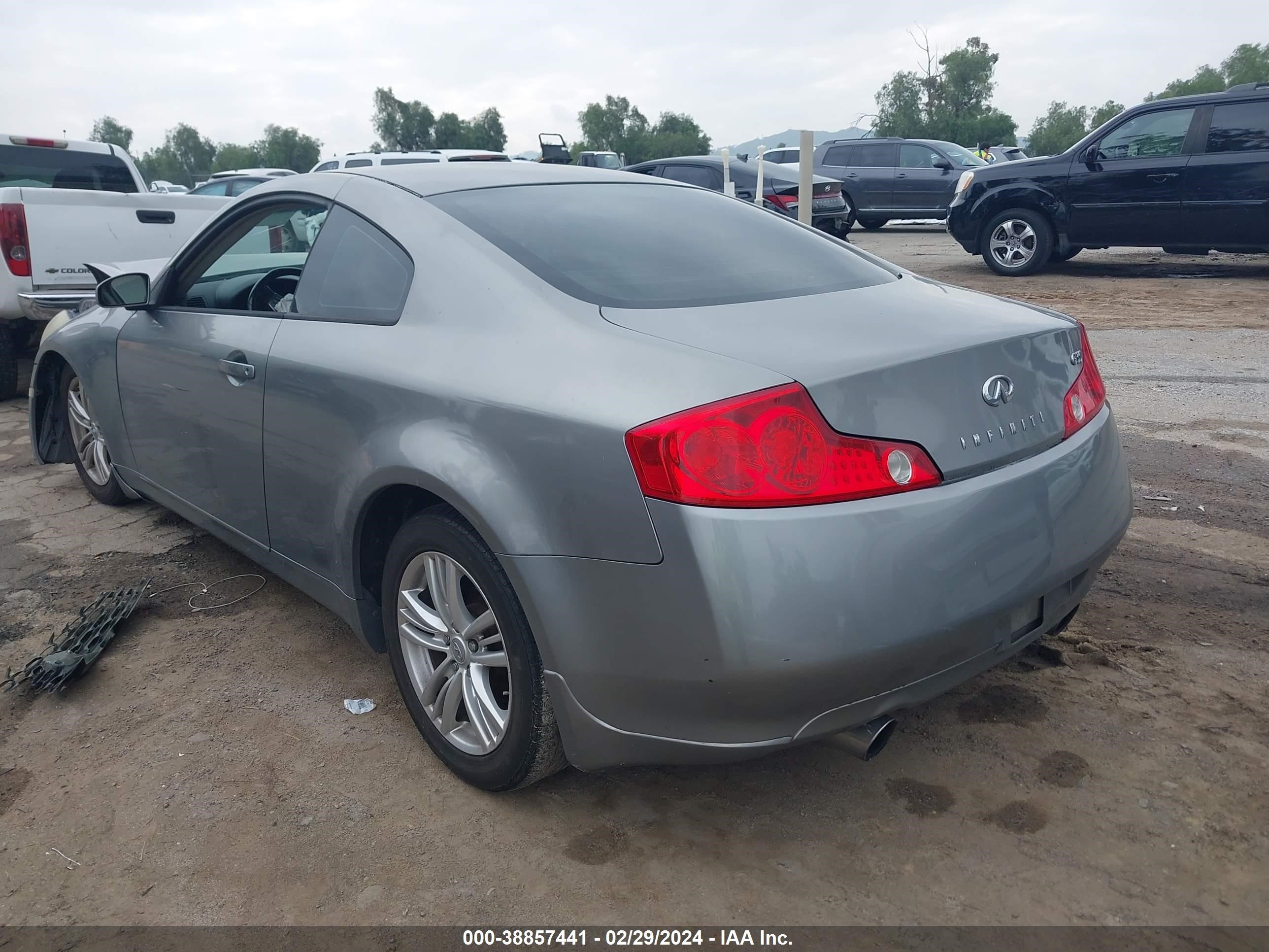 Photo 2 VIN: JNKCV54E25M415062 - INFINITI G 