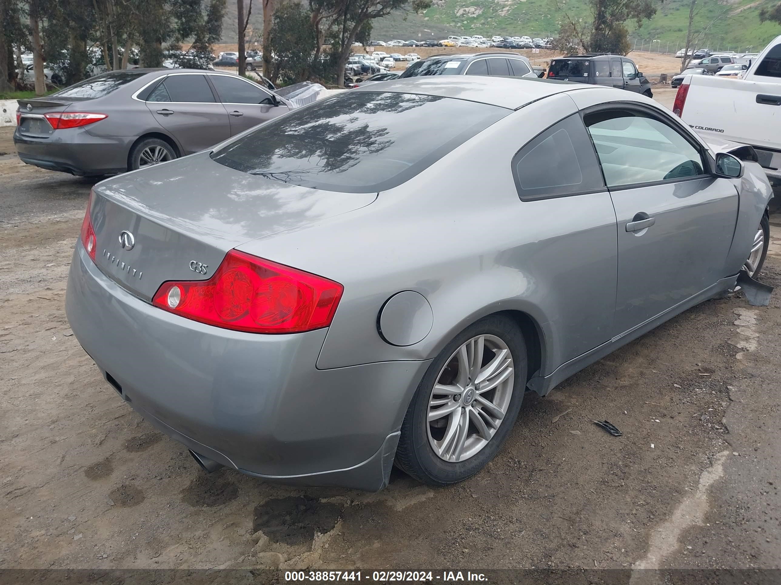 Photo 3 VIN: JNKCV54E25M415062 - INFINITI G 