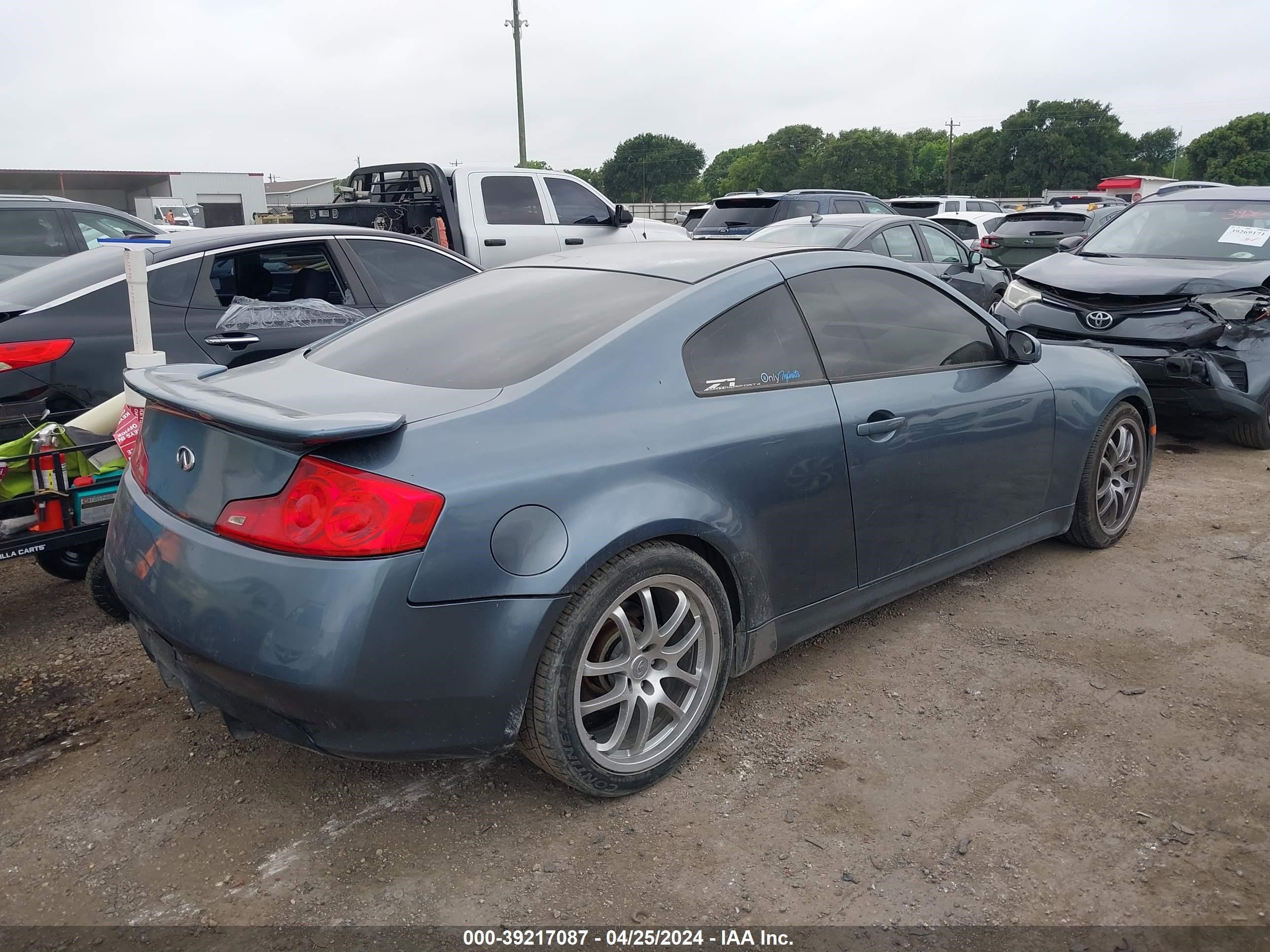 Photo 3 VIN: JNKCV54E26M707862 - INFINITI G 