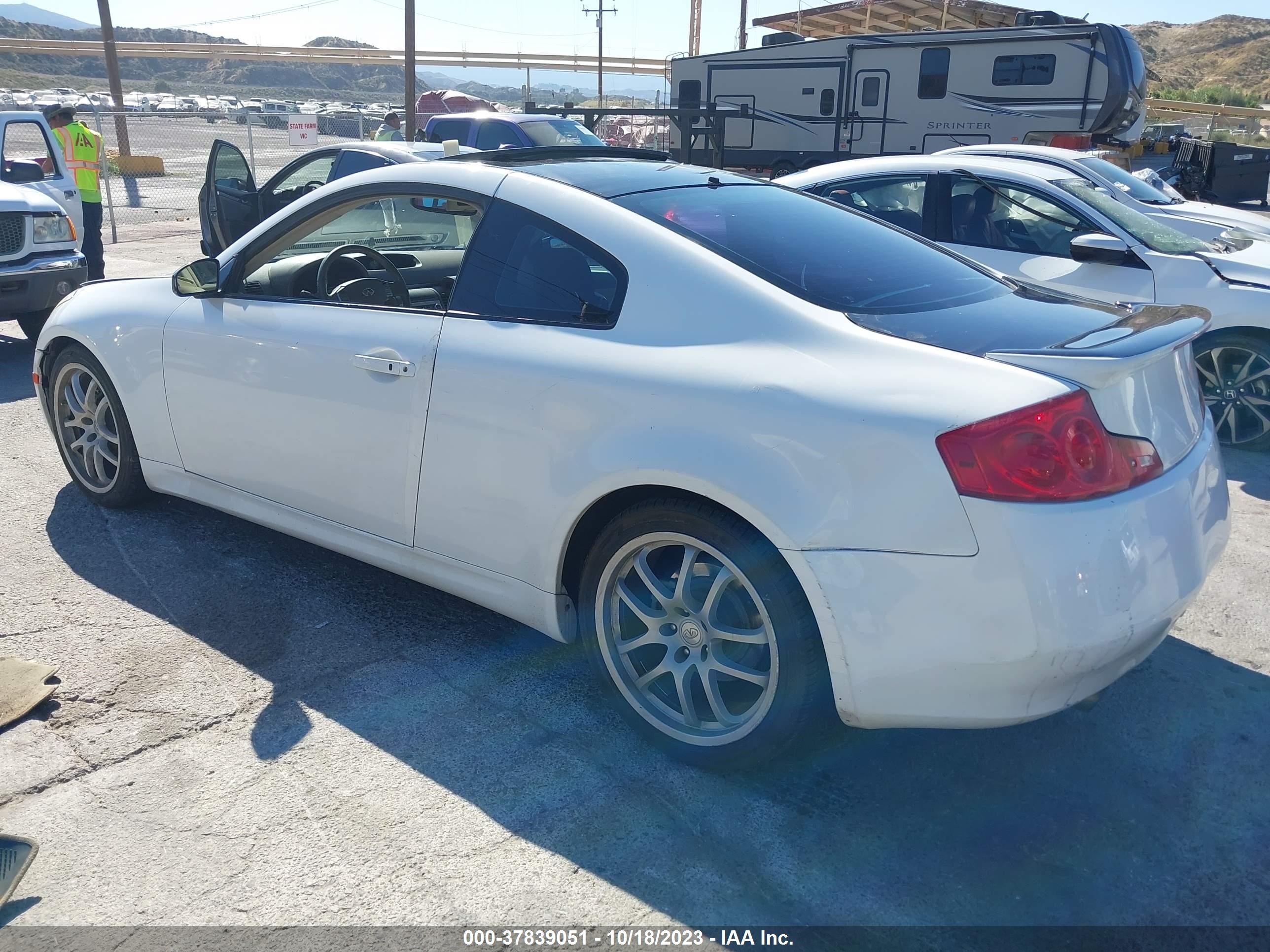 Photo 2 VIN: JNKCV54E26M709448 - INFINITI G 