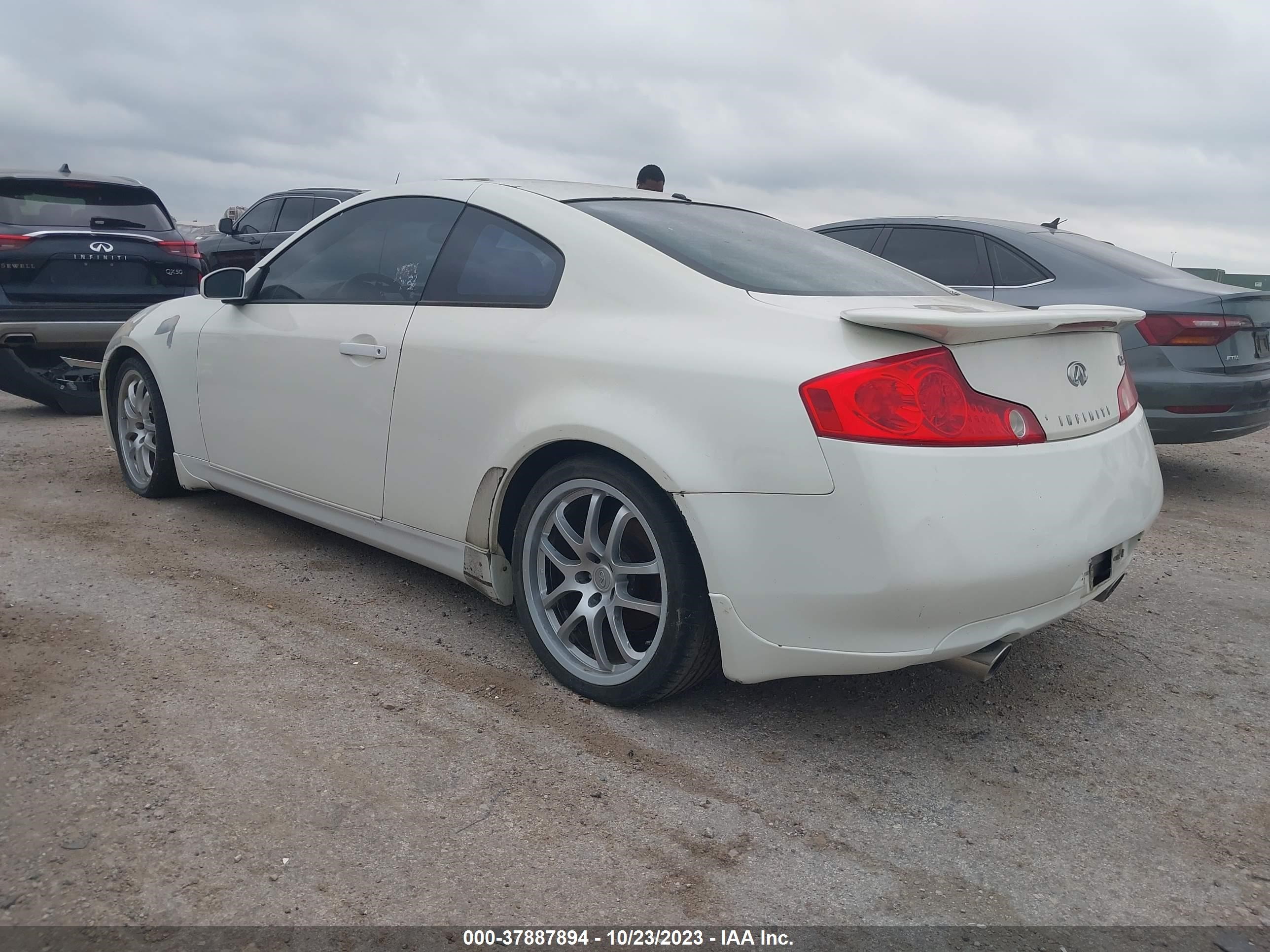 Photo 2 VIN: JNKCV54E34M815100 - INFINITI G 