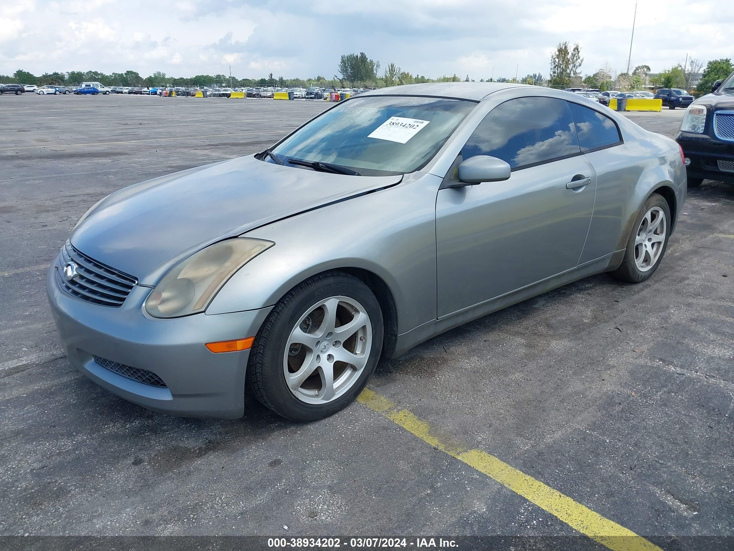 Photo 1 VIN: JNKCV54E34M825996 - INFINITI G 